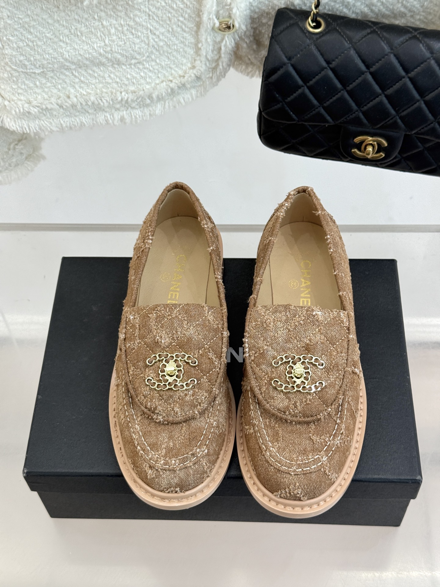 CHANE*｜小香经典双C书包扣翻盖高跟乐福鞋半拖香小香将百年底蕴注入乐福鞋型经典翻盖设计暗藏巧思标志性