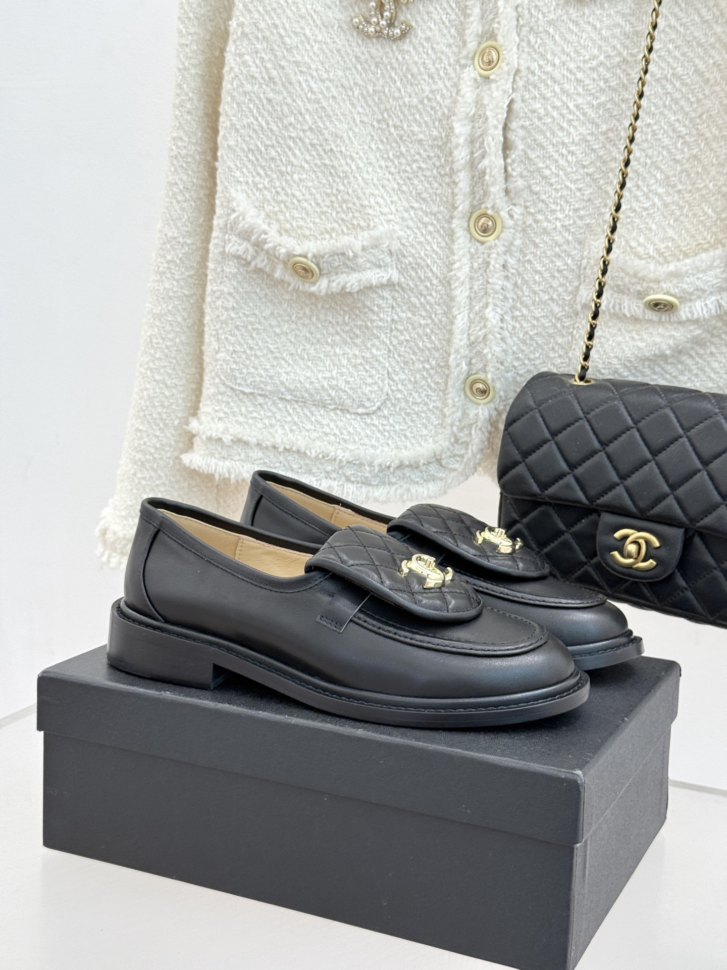 CHANE*｜小香经典双C书包扣翻盖高跟乐福鞋半拖香小香将百年底蕴注入乐福鞋型经典翻盖设计暗藏巧思标志性