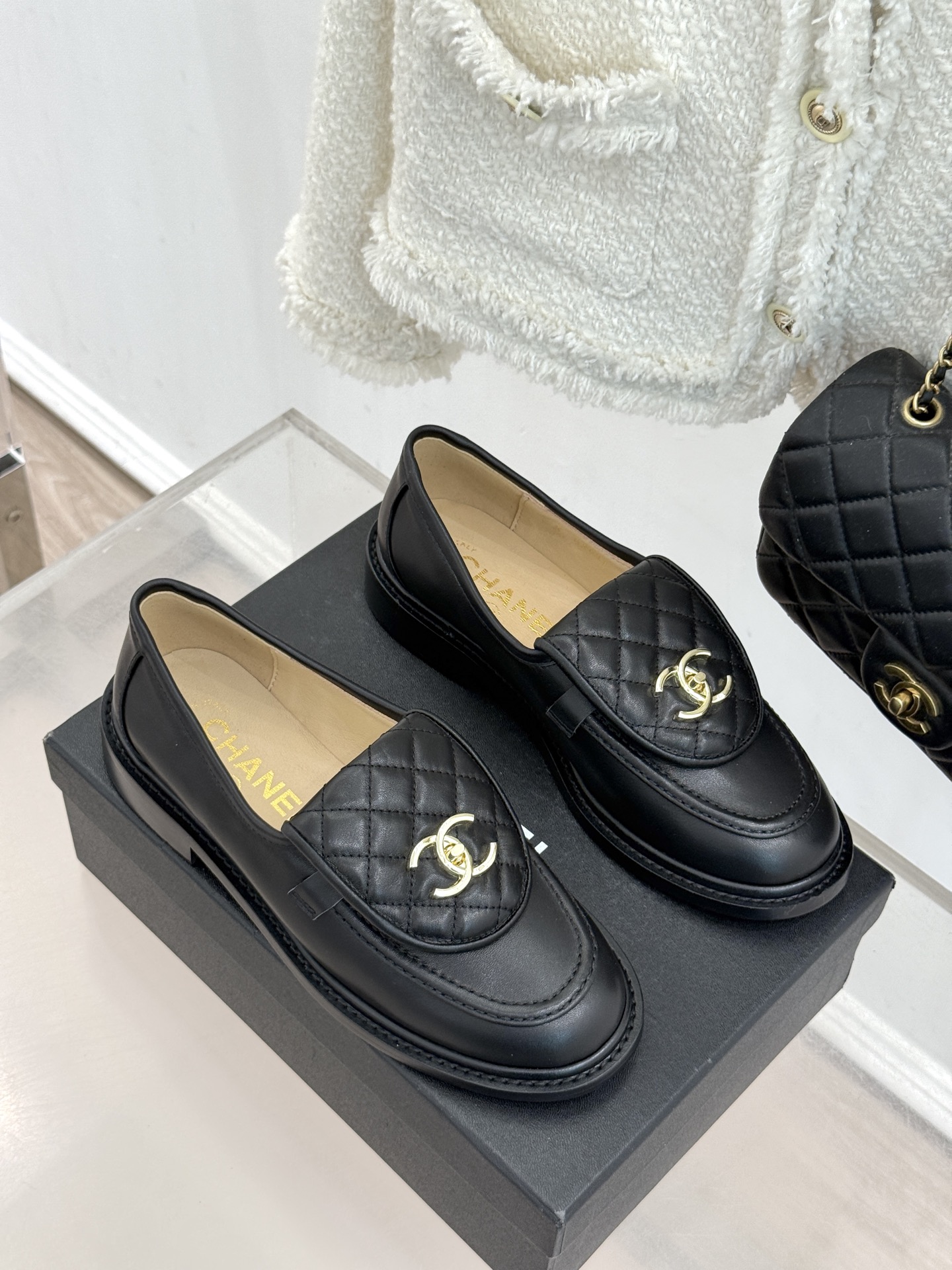 CHANE*｜小香经典双C书包扣翻盖高跟乐福鞋半拖香小香将百年底蕴注入乐福鞋型经典翻盖设计暗藏巧思标志性