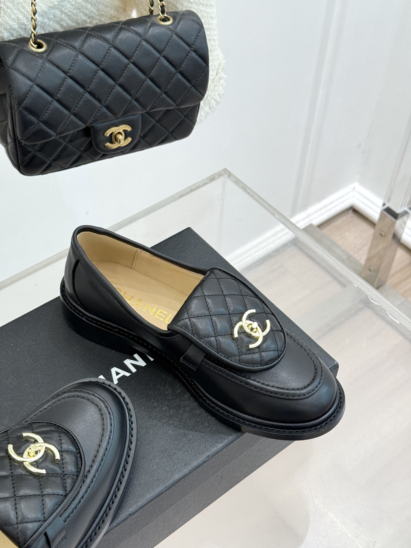 CHANE*｜小香经典双C书包扣翻盖高跟乐福鞋半拖香小香将百年底蕴注入乐福鞋型经典翻盖设计暗藏巧思标志性