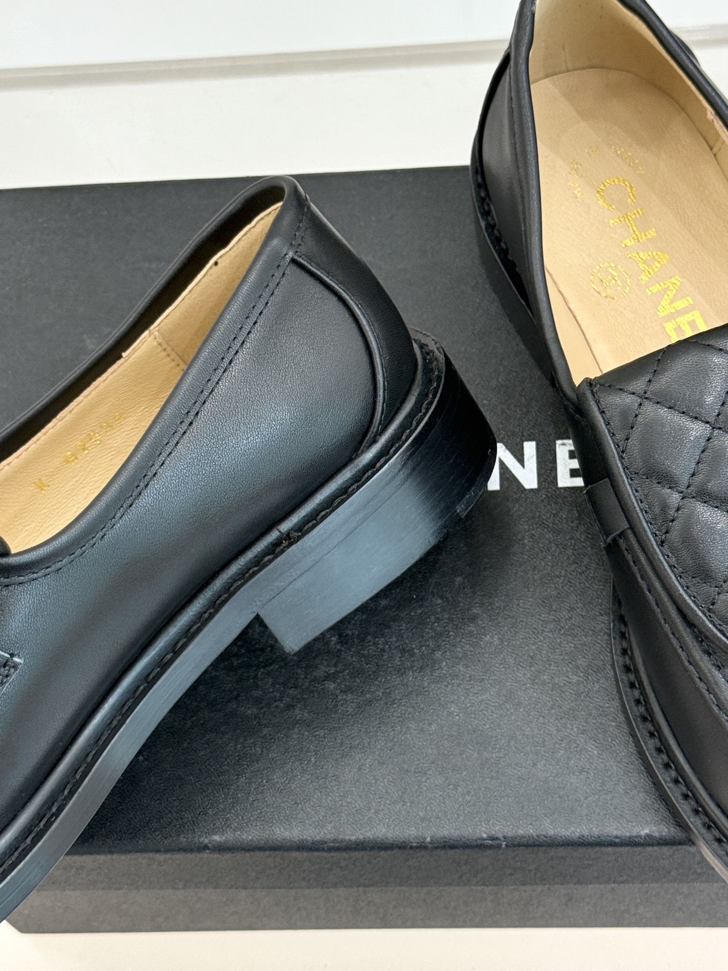 CHANE*｜小香经典双C书包扣翻盖高跟乐福鞋半拖香小香将百年底蕴注入乐福鞋型经典翻盖设计暗藏巧思标志性