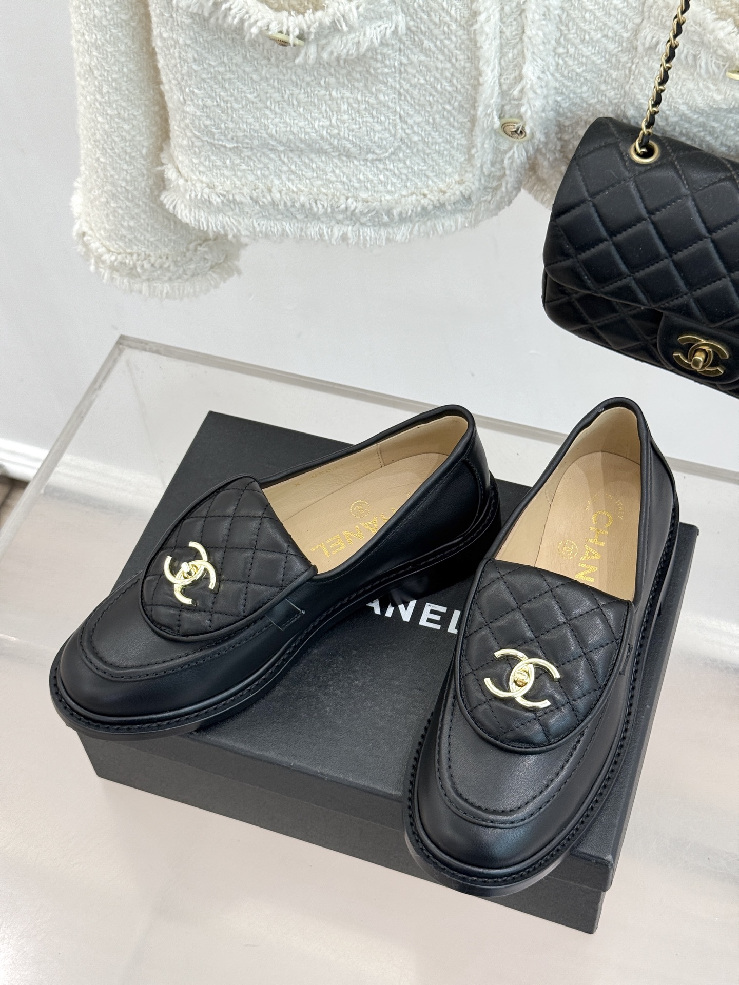 CHANE*｜小香经典双C书包扣翻盖高跟乐福鞋半拖香小香将百年底蕴注入乐福鞋型经典翻盖设计暗藏巧思标志性