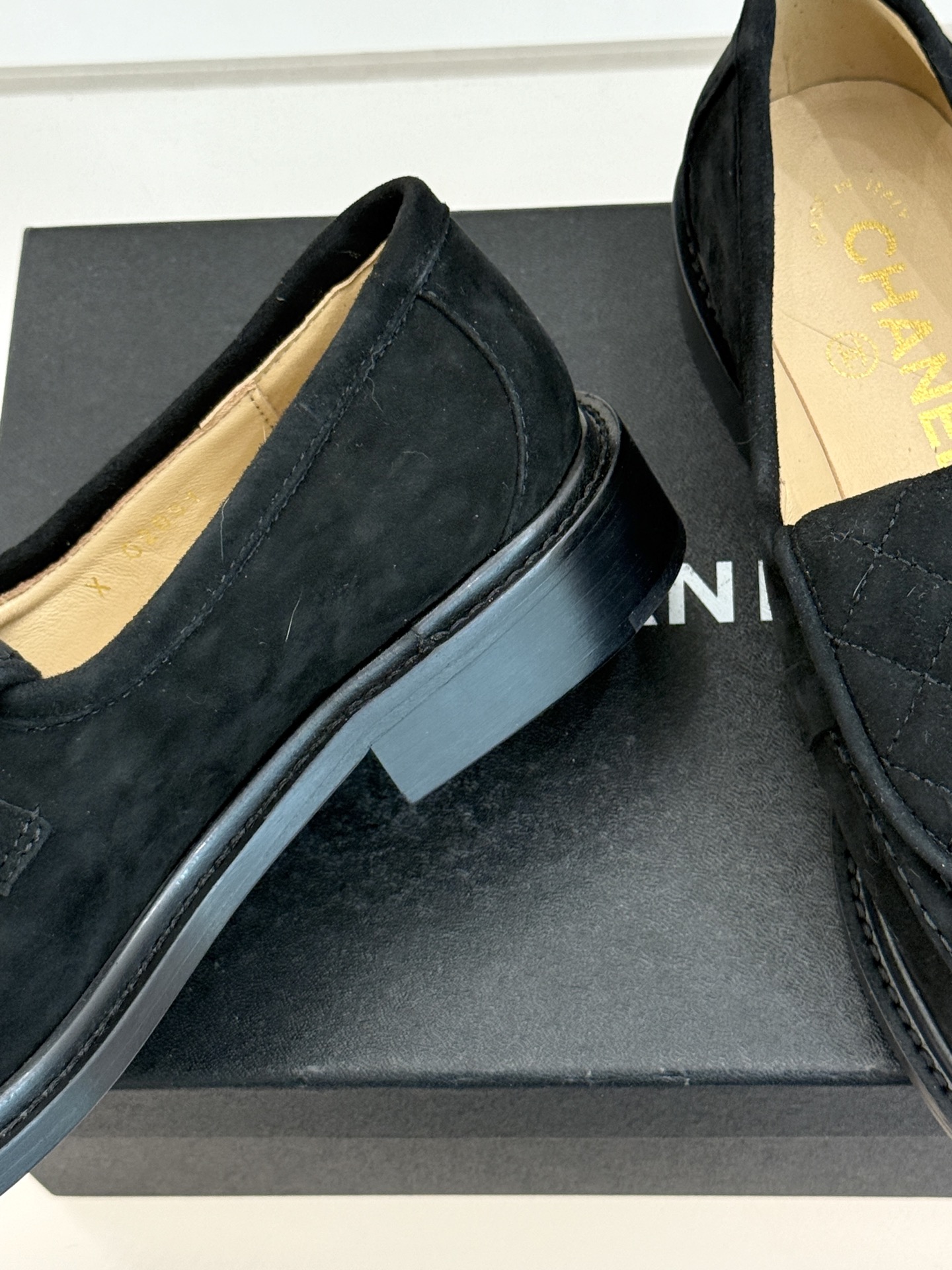 CHANE*｜小香经典双C书包扣翻盖高跟乐福鞋半拖香小香将百年底蕴注入乐福鞋型经典翻盖设计暗藏巧思标志性