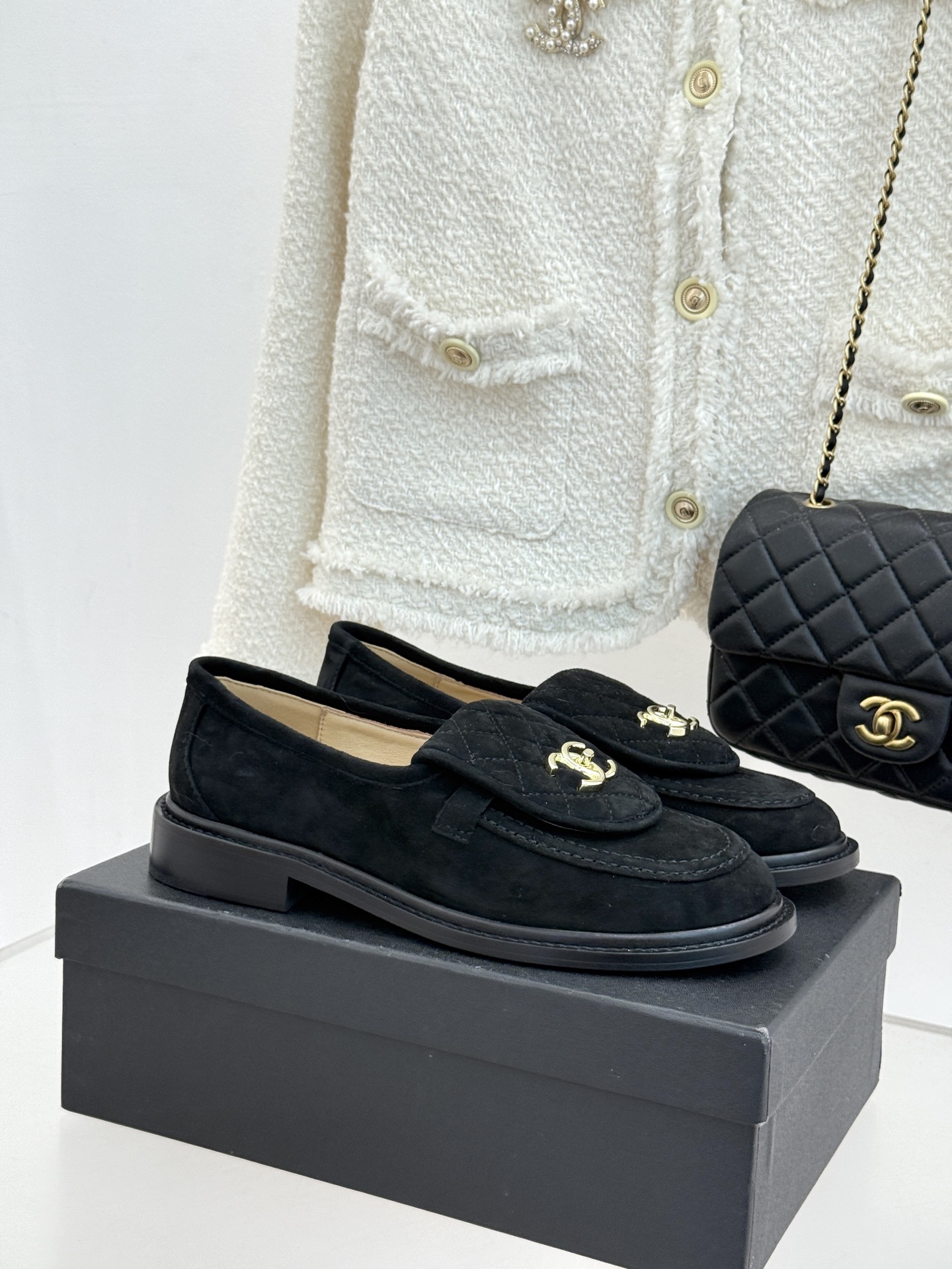 CHANE*｜小香经典双C书包扣翻盖高跟乐福鞋半拖香小香将百年底蕴注入乐福鞋型经典翻盖设计暗藏巧思标志性