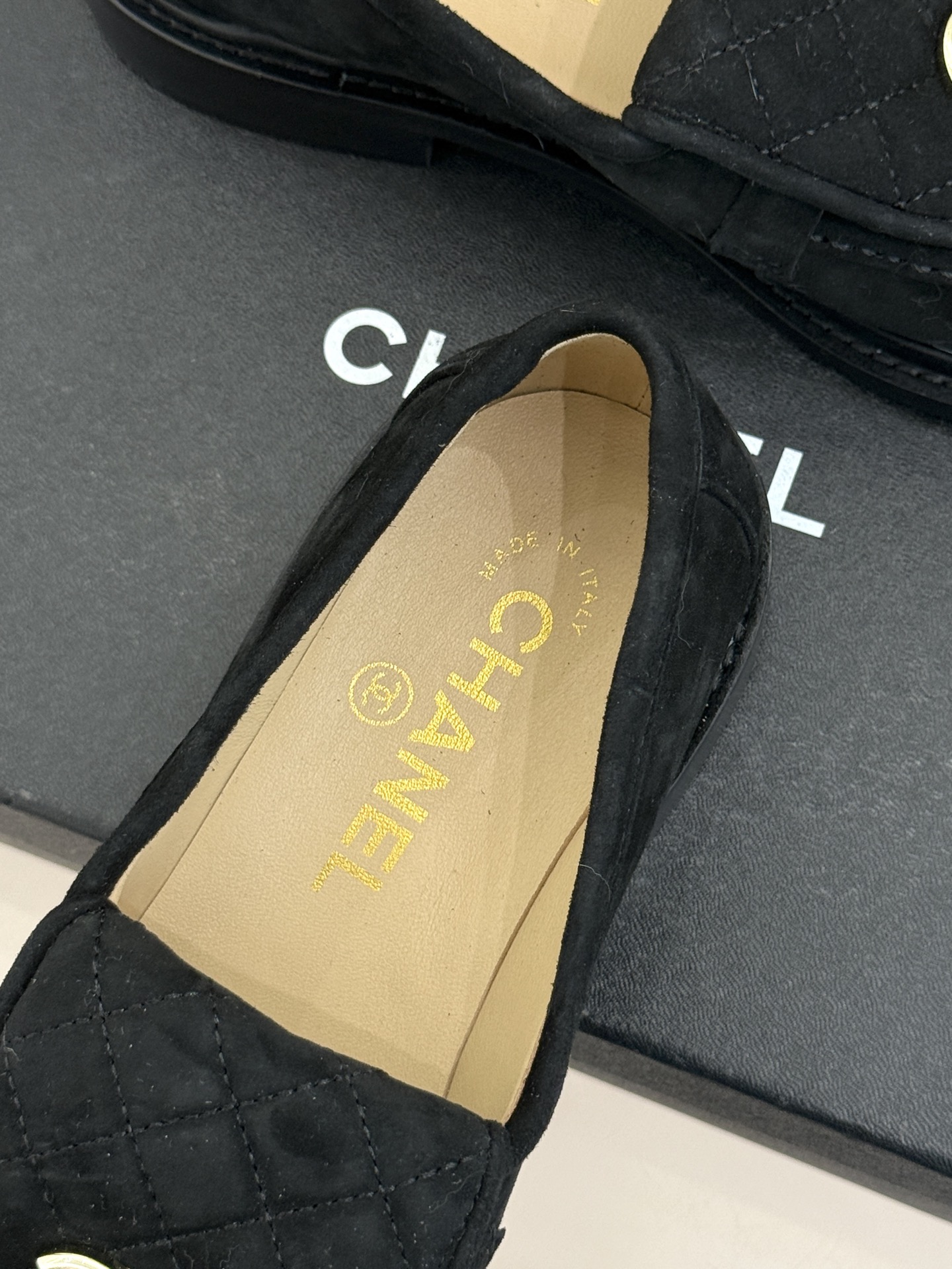 CHANE*｜小香经典双C书包扣翻盖高跟乐福鞋半拖香小香将百年底蕴注入乐福鞋型经典翻盖设计暗藏巧思标志性