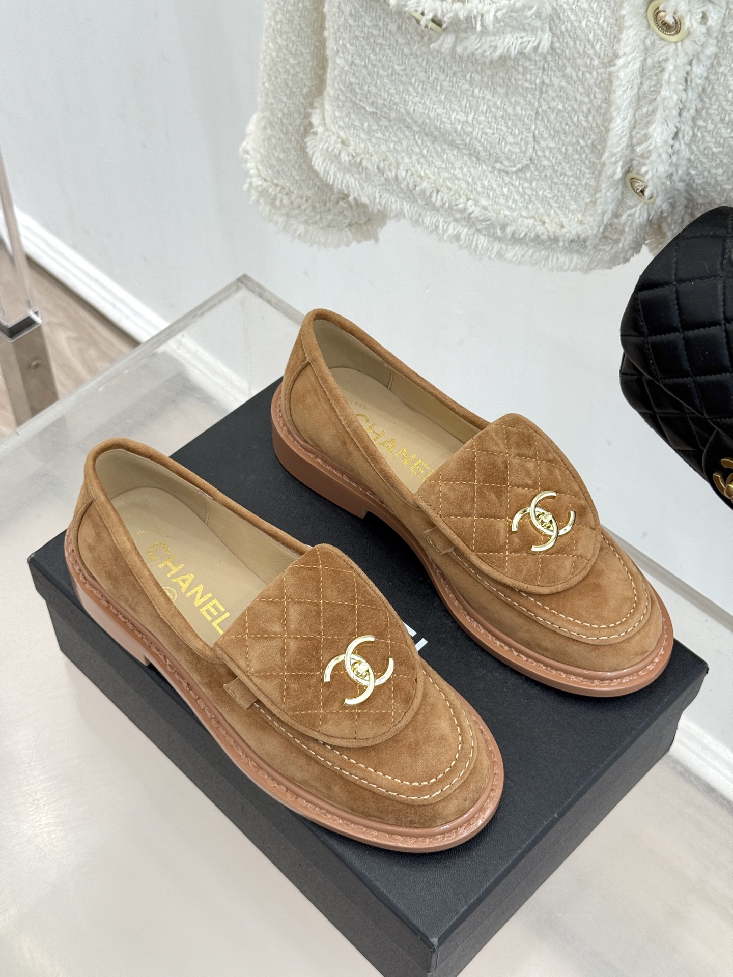 CHANE*｜小香经典双C书包扣翻盖高跟乐福鞋半拖香小香将百年底蕴注入乐福鞋型经典翻盖设计暗藏巧思标志性