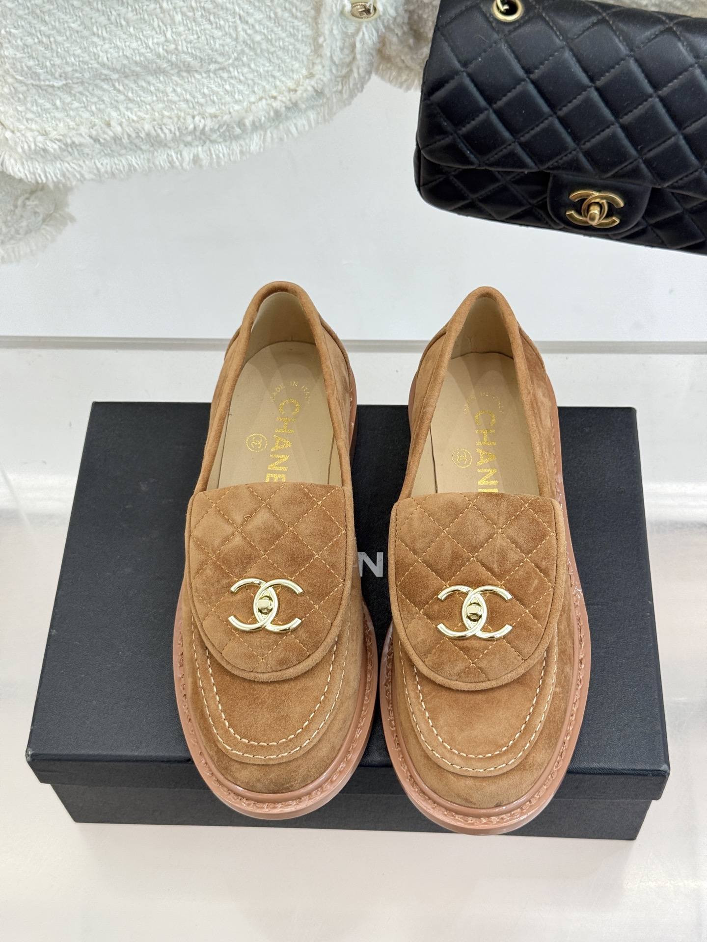 CHANE*｜小香经典双C书包扣翻盖高跟乐福鞋半拖香小香将百年底蕴注入乐福鞋型经典翻盖设计暗藏巧思标志性