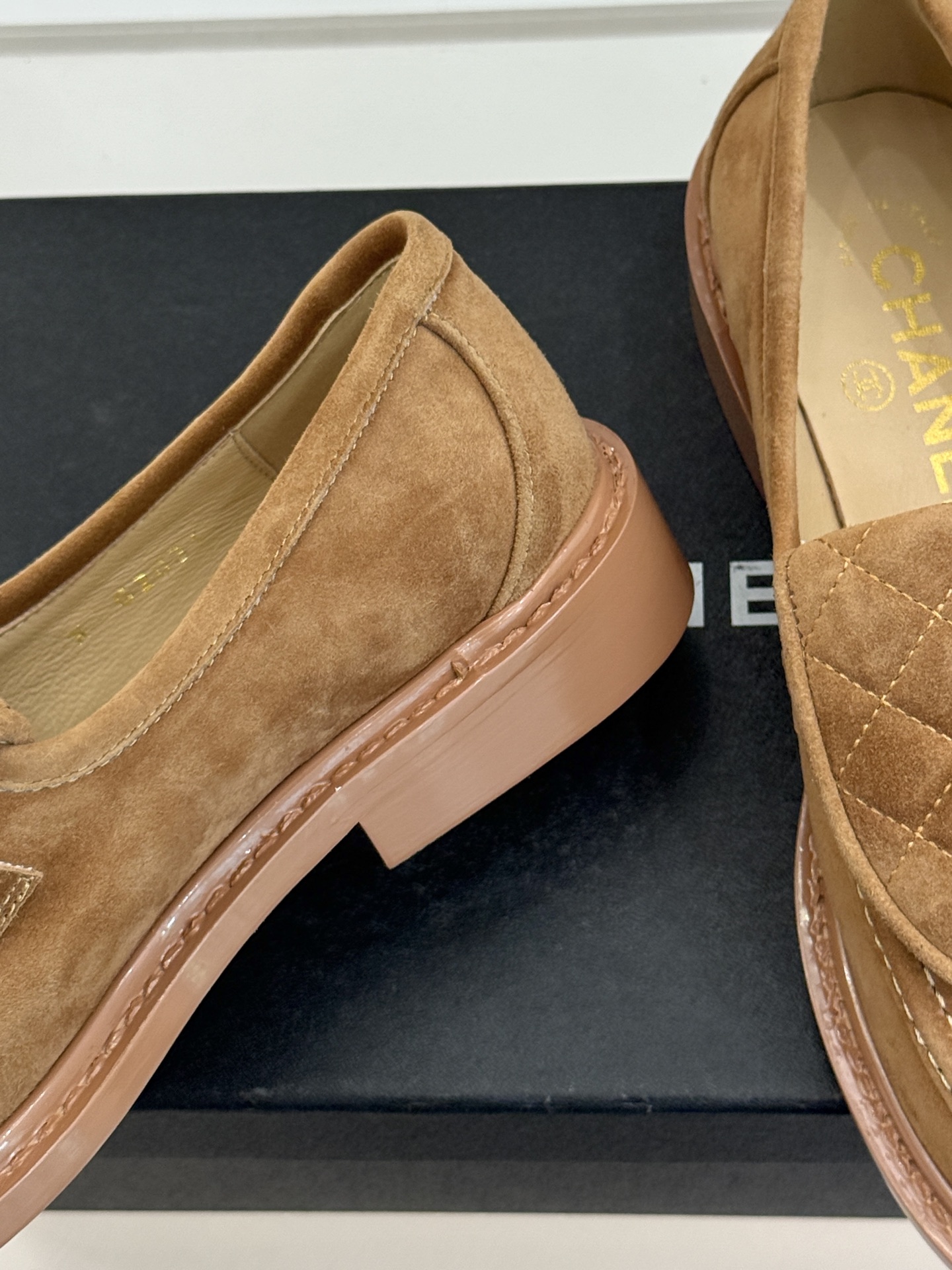 CHANE*｜小香经典双C书包扣翻盖高跟乐福鞋半拖香小香将百年底蕴注入乐福鞋型经典翻盖设计暗藏巧思标志性