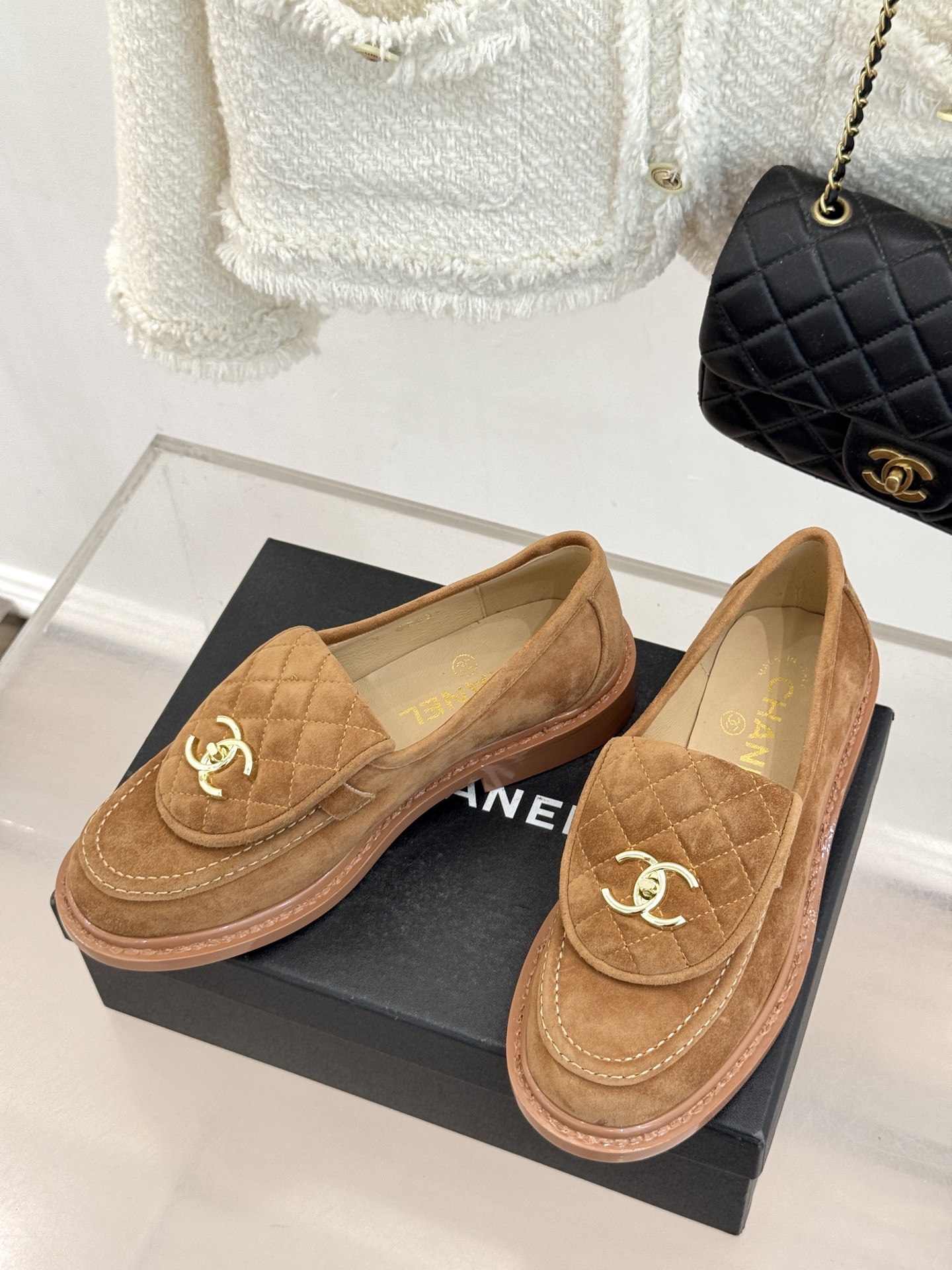 CHANE*｜小香经典双C书包扣翻盖高跟乐福鞋半拖香小香将百年底蕴注入乐福鞋型经典翻盖设计暗藏巧思标志性