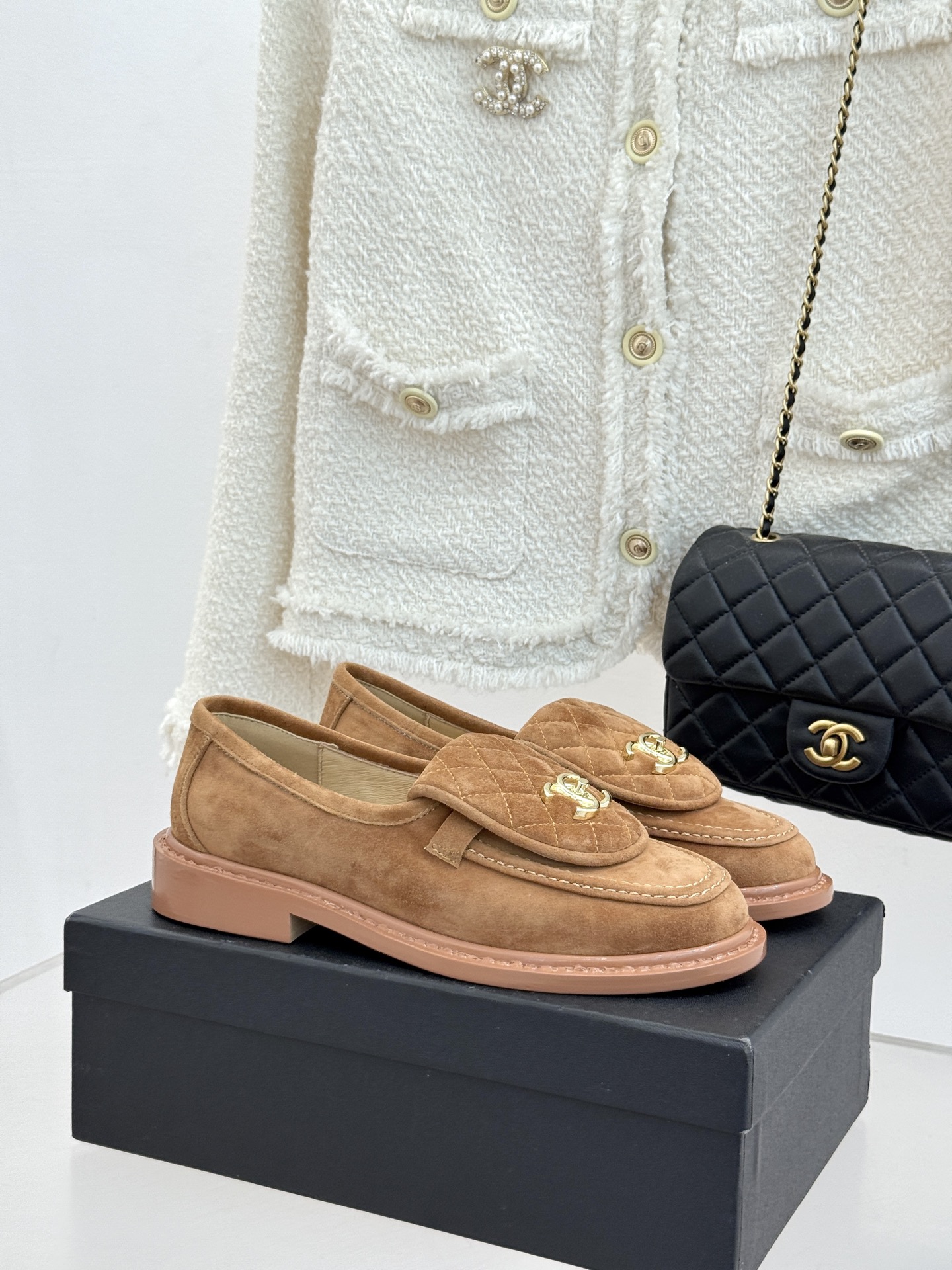 CHANE*｜小香经典双C书包扣翻盖高跟乐福鞋半拖香小香将百年底蕴注入乐福鞋型经典翻盖设计暗藏巧思标志性