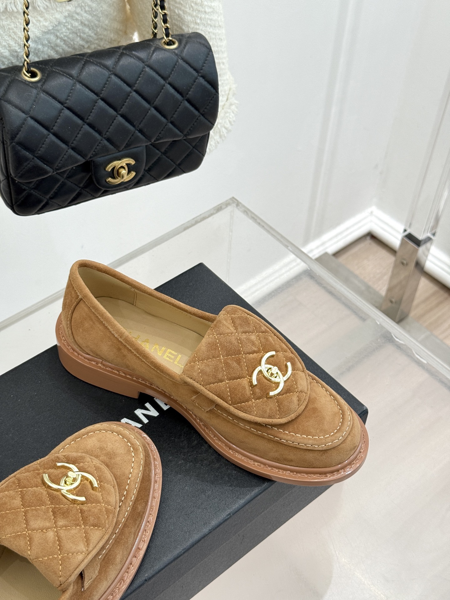 CHANE*｜小香经典双C书包扣翻盖高跟乐福鞋半拖香小香将百年底蕴注入乐福鞋型经典翻盖设计暗藏巧思标志性