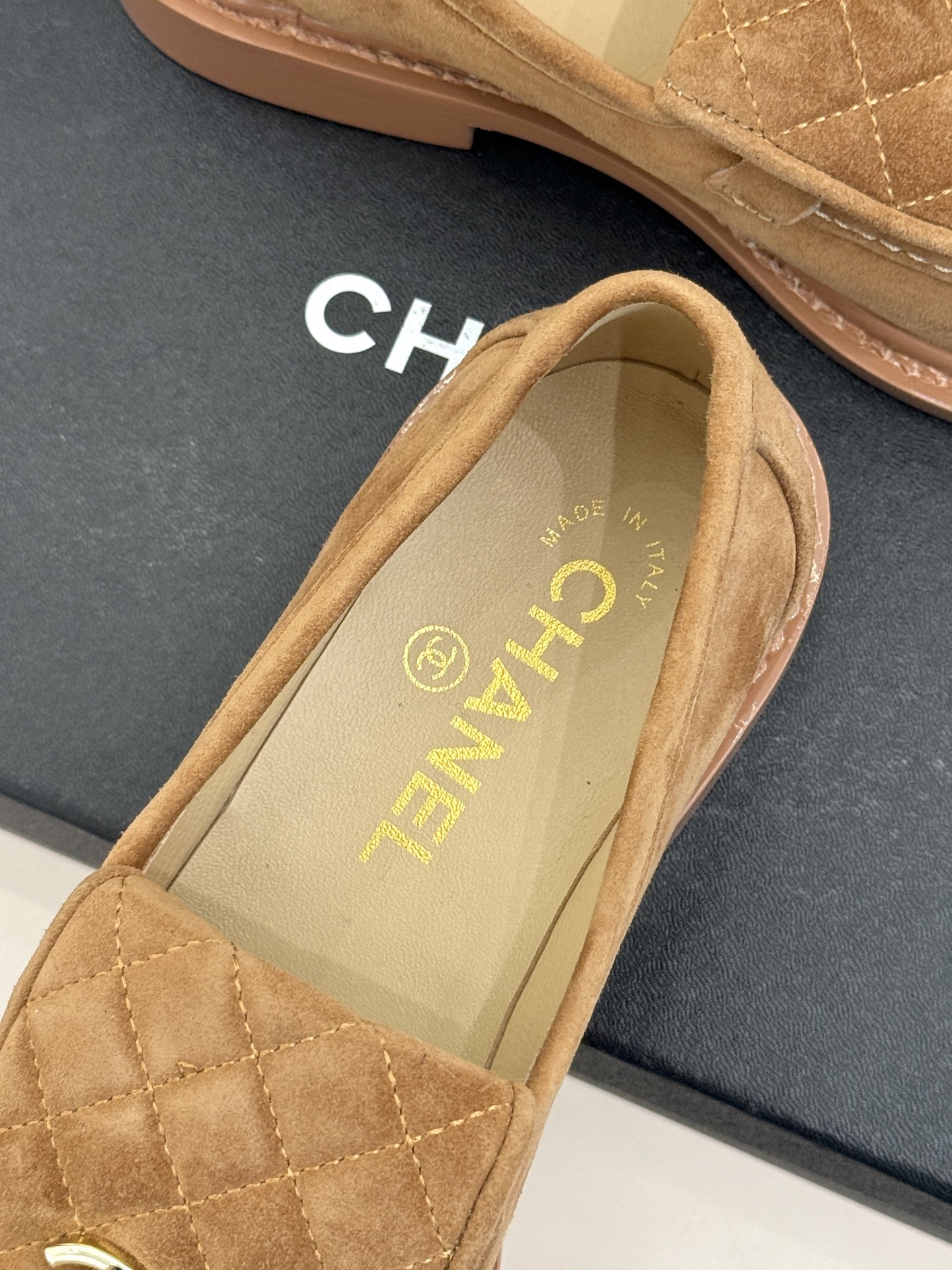 CHANE*｜小香经典双C书包扣翻盖高跟乐福鞋半拖香小香将百年底蕴注入乐福鞋型经典翻盖设计暗藏巧思标志性