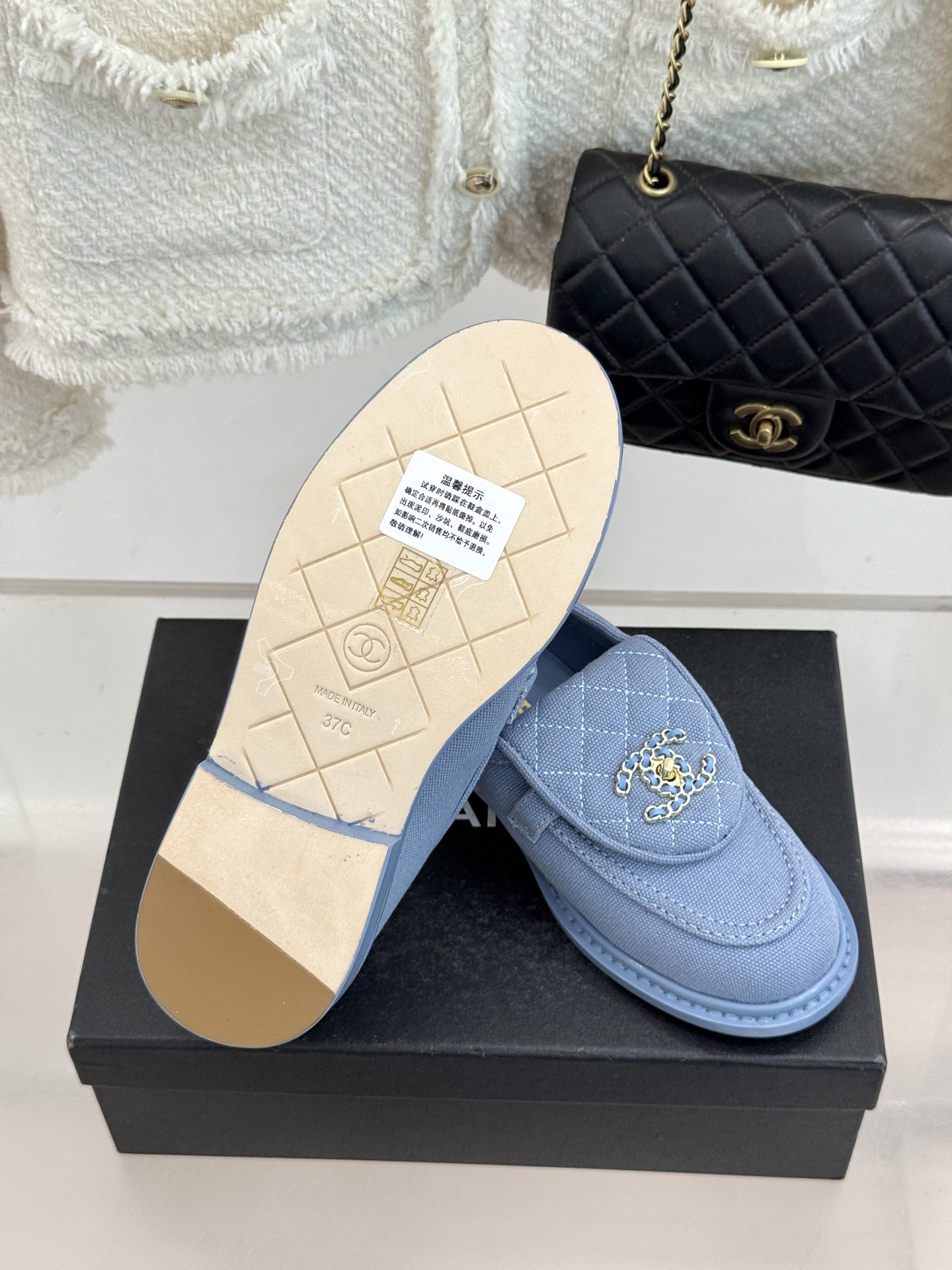 CHANE*｜小香经典双C书包扣翻盖高跟乐福鞋半拖香小香将百年底蕴注入乐福鞋型经典翻盖设计暗藏巧思标志性