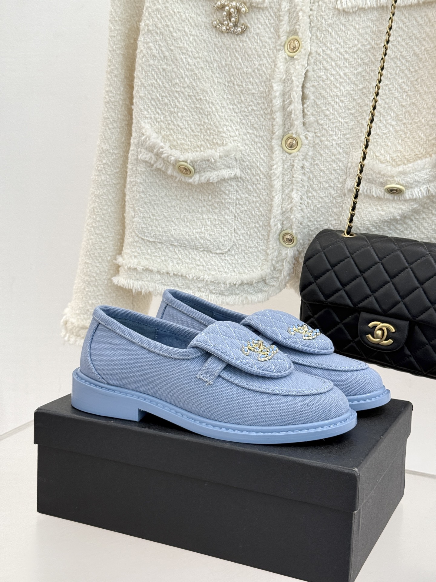 CHANE*｜小香经典双C书包扣翻盖高跟乐福鞋半拖香小香将百年底蕴注入乐福鞋型经典翻盖设计暗藏巧思标志性