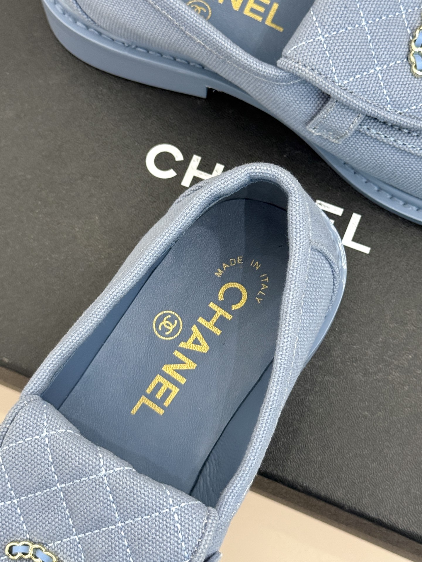 CHANE*｜小香经典双C书包扣翻盖高跟乐福鞋半拖香小香将百年底蕴注入乐福鞋型经典翻盖设计暗藏巧思标志性