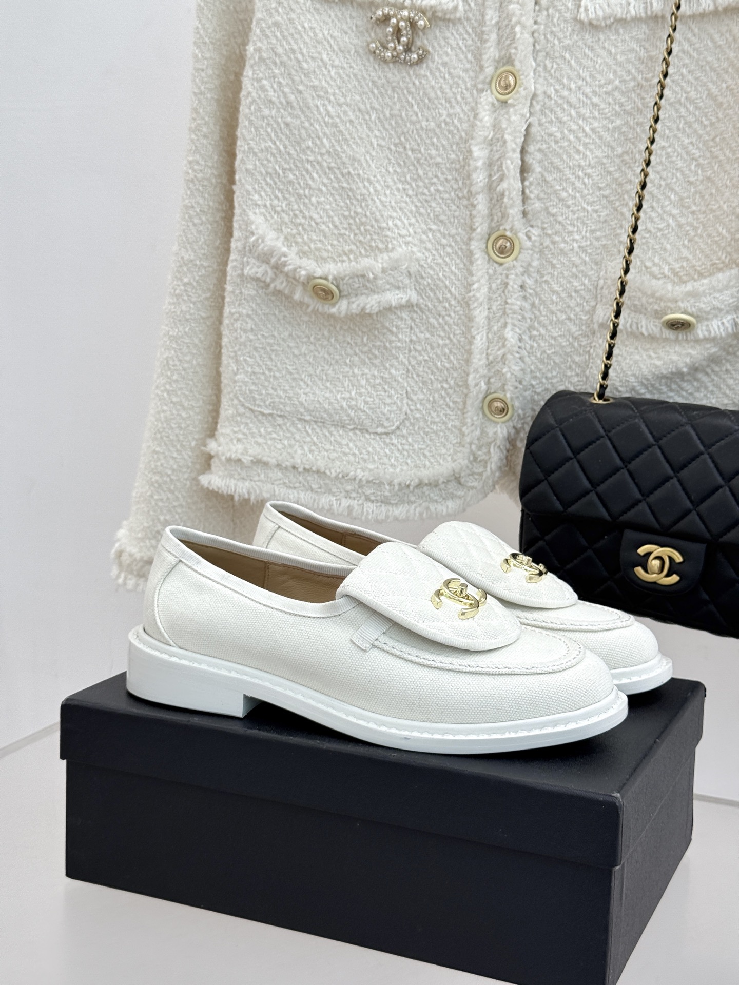 CHANE*｜小香经典双C书包扣翻盖高跟乐福鞋半拖香小香将百年底蕴注入乐福鞋型经典翻盖设计暗藏巧思标志性