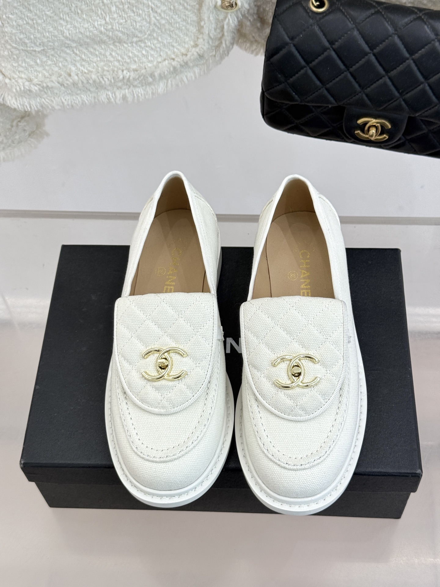 CHANE*｜小香经典双C书包扣翻盖高跟乐福鞋半拖香小香将百年底蕴注入乐福鞋型经典翻盖设计暗藏巧思标志性