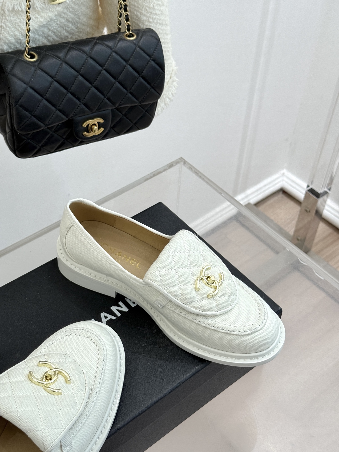 CHANE*｜小香经典双C书包扣翻盖高跟乐福鞋半拖香小香将百年底蕴注入乐福鞋型经典翻盖设计暗藏巧思标志性