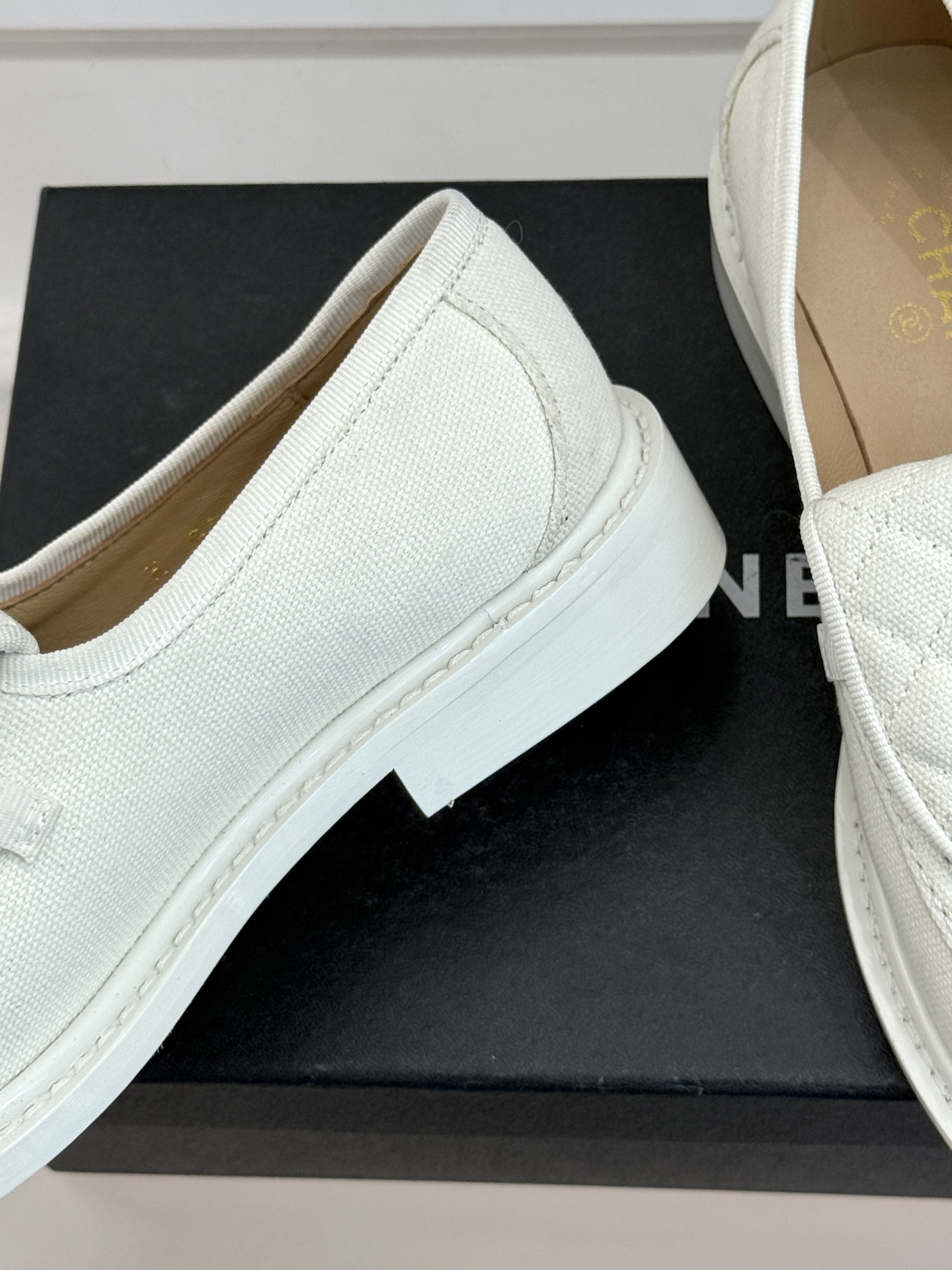 CHANE*｜小香经典双C书包扣翻盖高跟乐福鞋半拖香小香将百年底蕴注入乐福鞋型经典翻盖设计暗藏巧思标志性