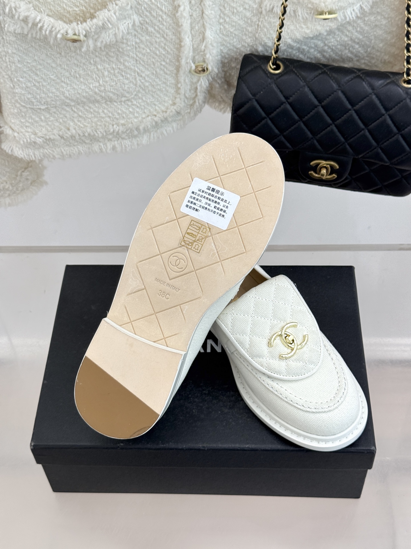 CHANE*｜小香经典双C书包扣翻盖高跟乐福鞋半拖香小香将百年底蕴注入乐福鞋型经典翻盖设计暗藏巧思标志性