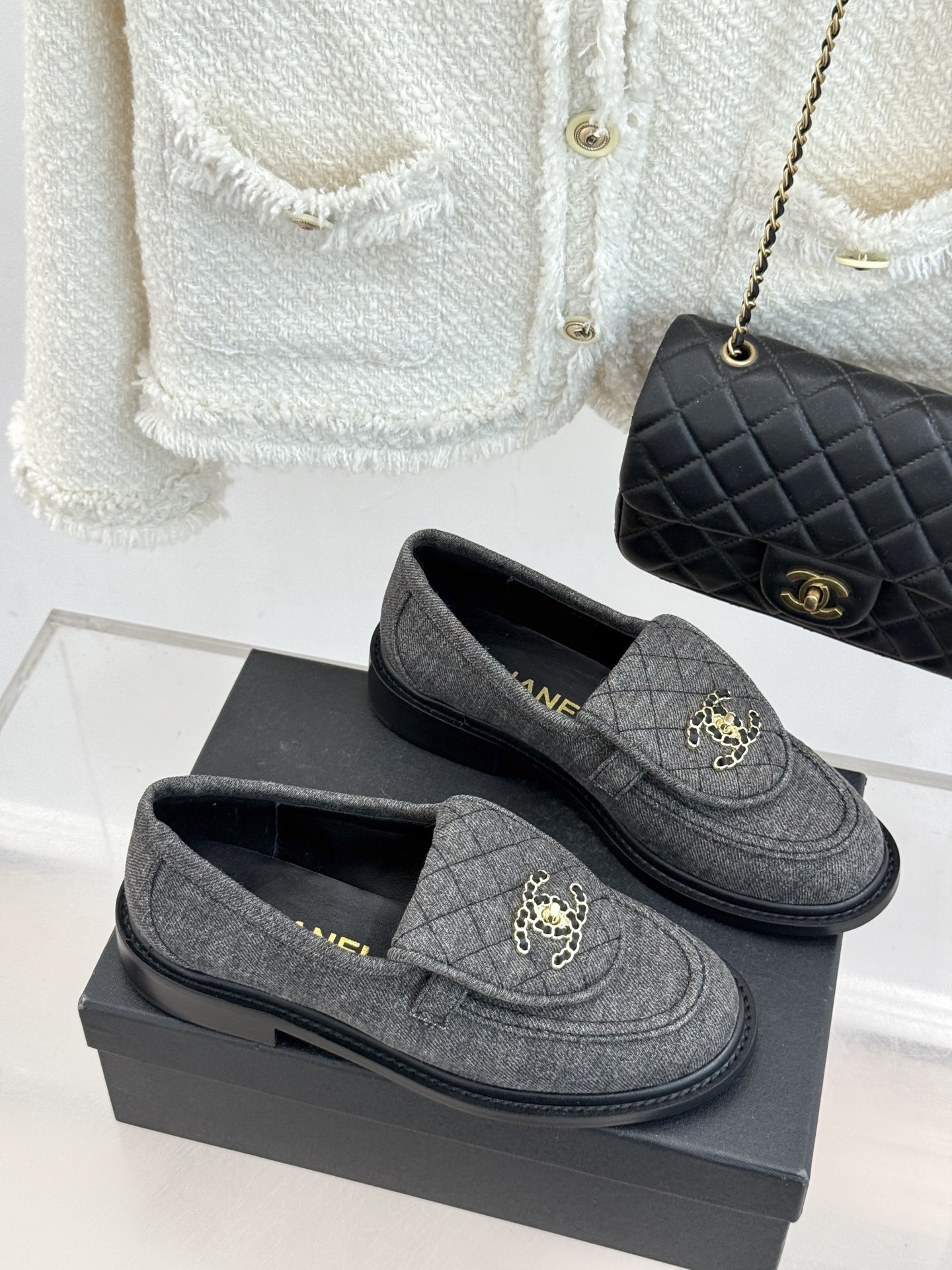 CHANE*｜小香经典双C书包扣翻盖高跟乐福鞋半拖香小香将百年底蕴注入乐福鞋型经典翻盖设计暗藏巧思标志性