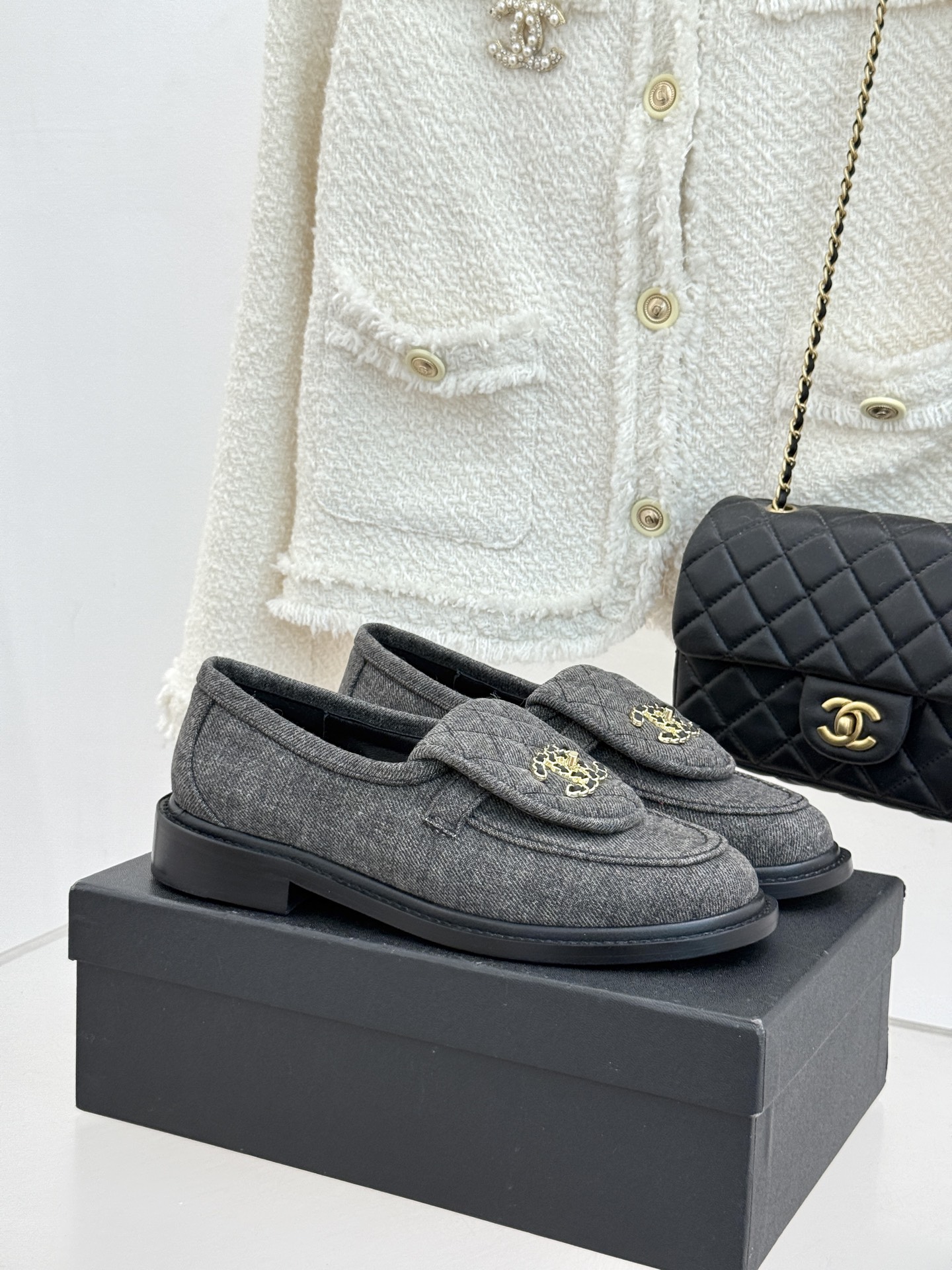 CHANE*｜小香经典双C书包扣翻盖高跟乐福鞋半拖香小香将百年底蕴注入乐福鞋型经典翻盖设计暗藏巧思标志性