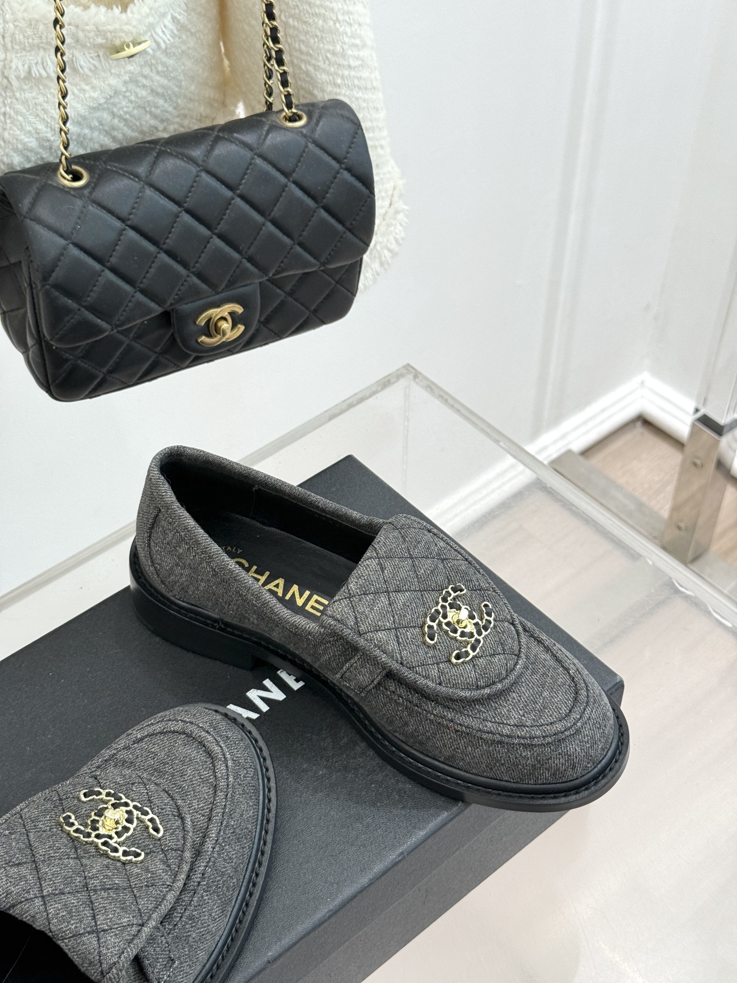 CHANE*｜小香经典双C书包扣翻盖高跟乐福鞋半拖香小香将百年底蕴注入乐福鞋型经典翻盖设计暗藏巧思标志性