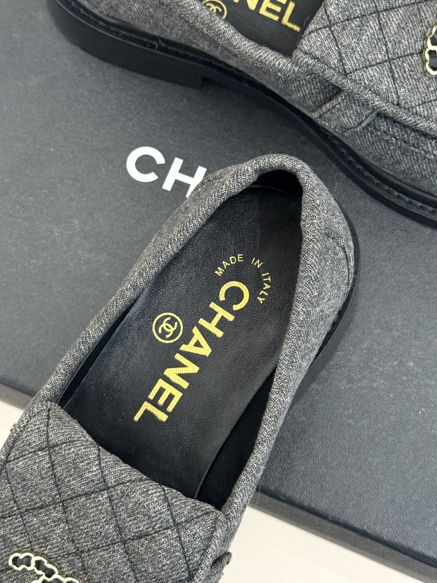 CHANE*｜小香经典双C书包扣翻盖高跟乐福鞋半拖香小香将百年底蕴注入乐福鞋型经典翻盖设计暗藏巧思标志性