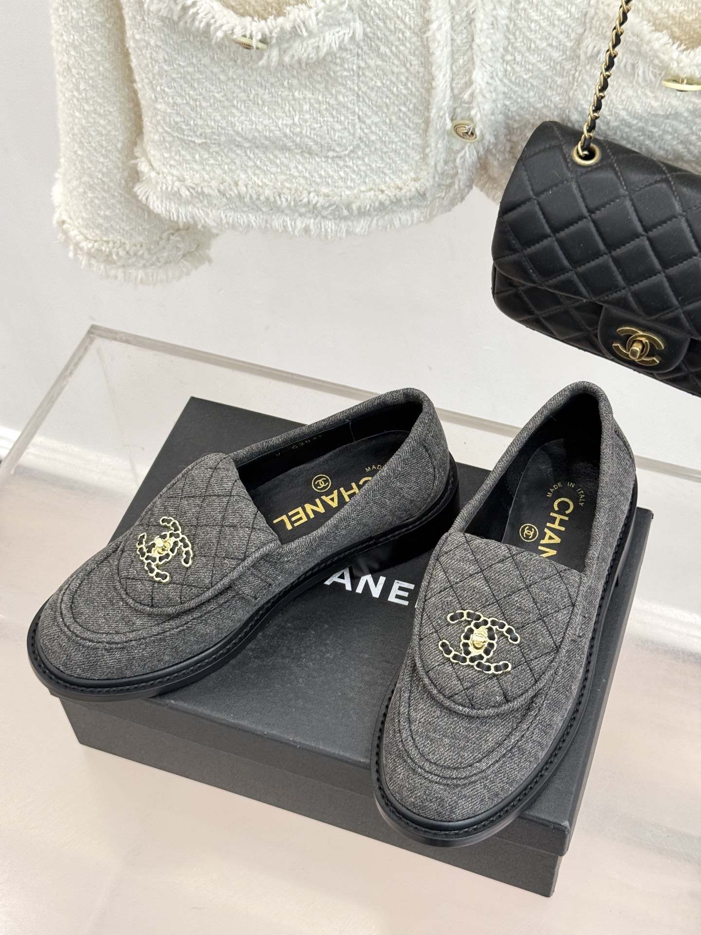 CHANE*｜小香经典双C书包扣翻盖高跟乐福鞋半拖香小香将百年底蕴注入乐福鞋型经典翻盖设计暗藏巧思标志性