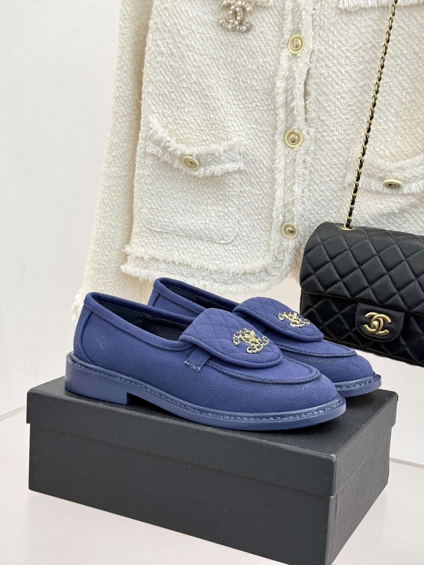 CHANE*｜小香经典双C书包扣翻盖高跟乐福鞋半拖香小香将百年底蕴注入乐福鞋型经典翻盖设计暗藏巧思标志性