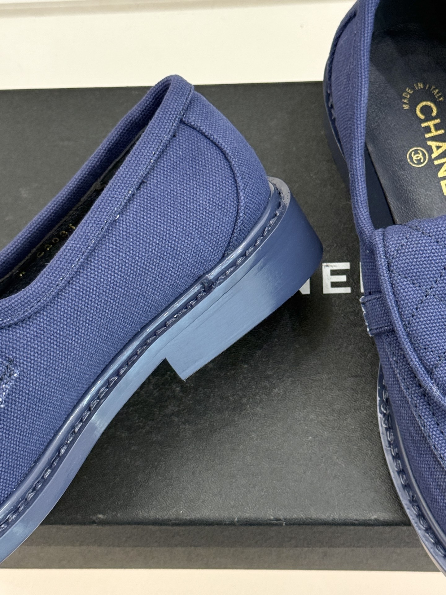 CHANE*｜小香经典双C书包扣翻盖高跟乐福鞋半拖香小香将百年底蕴注入乐福鞋型经典翻盖设计暗藏巧思标志性