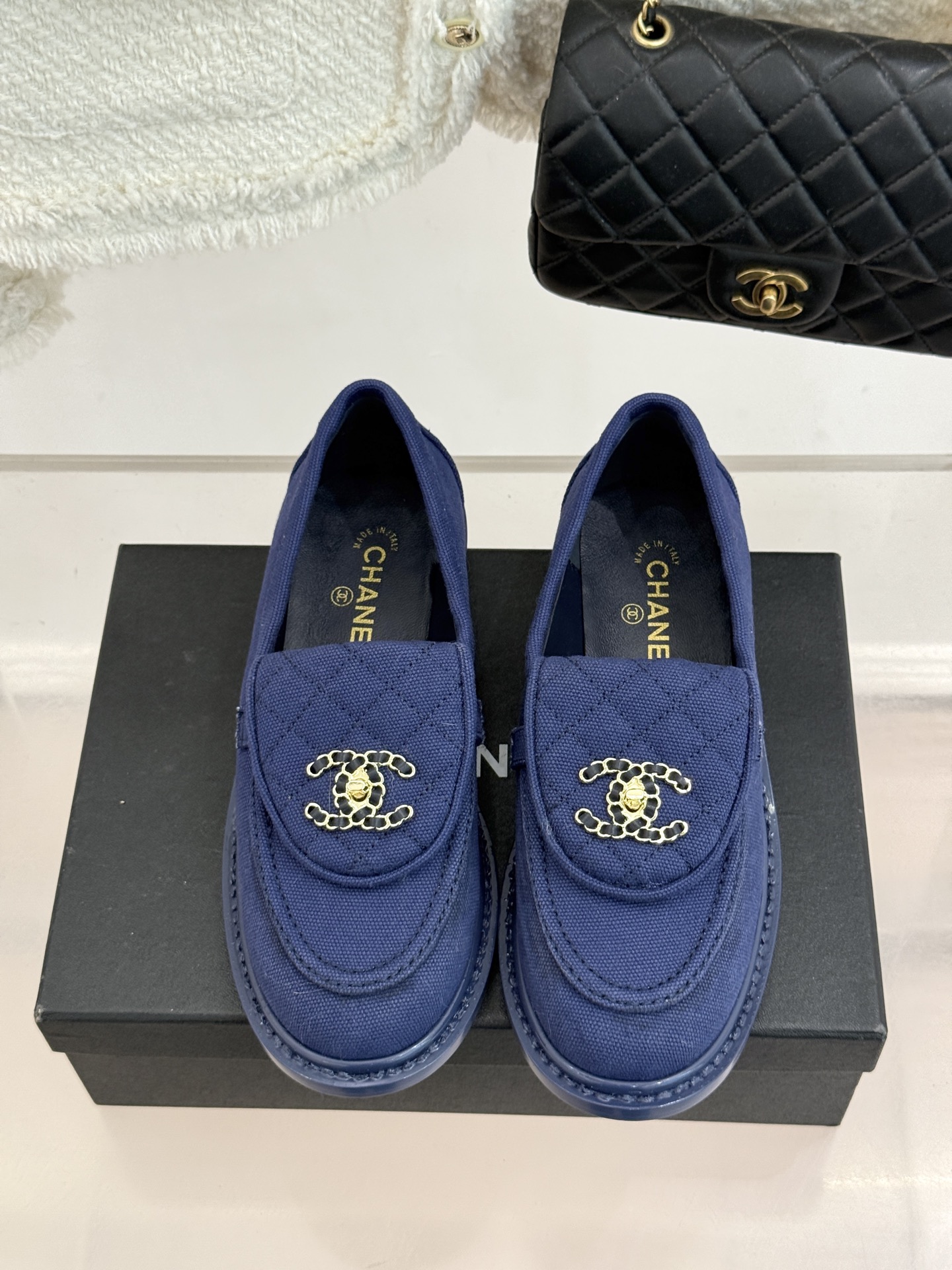 CHANE*｜小香经典双C书包扣翻盖高跟乐福鞋半拖香小香将百年底蕴注入乐福鞋型经典翻盖设计暗藏巧思标志性