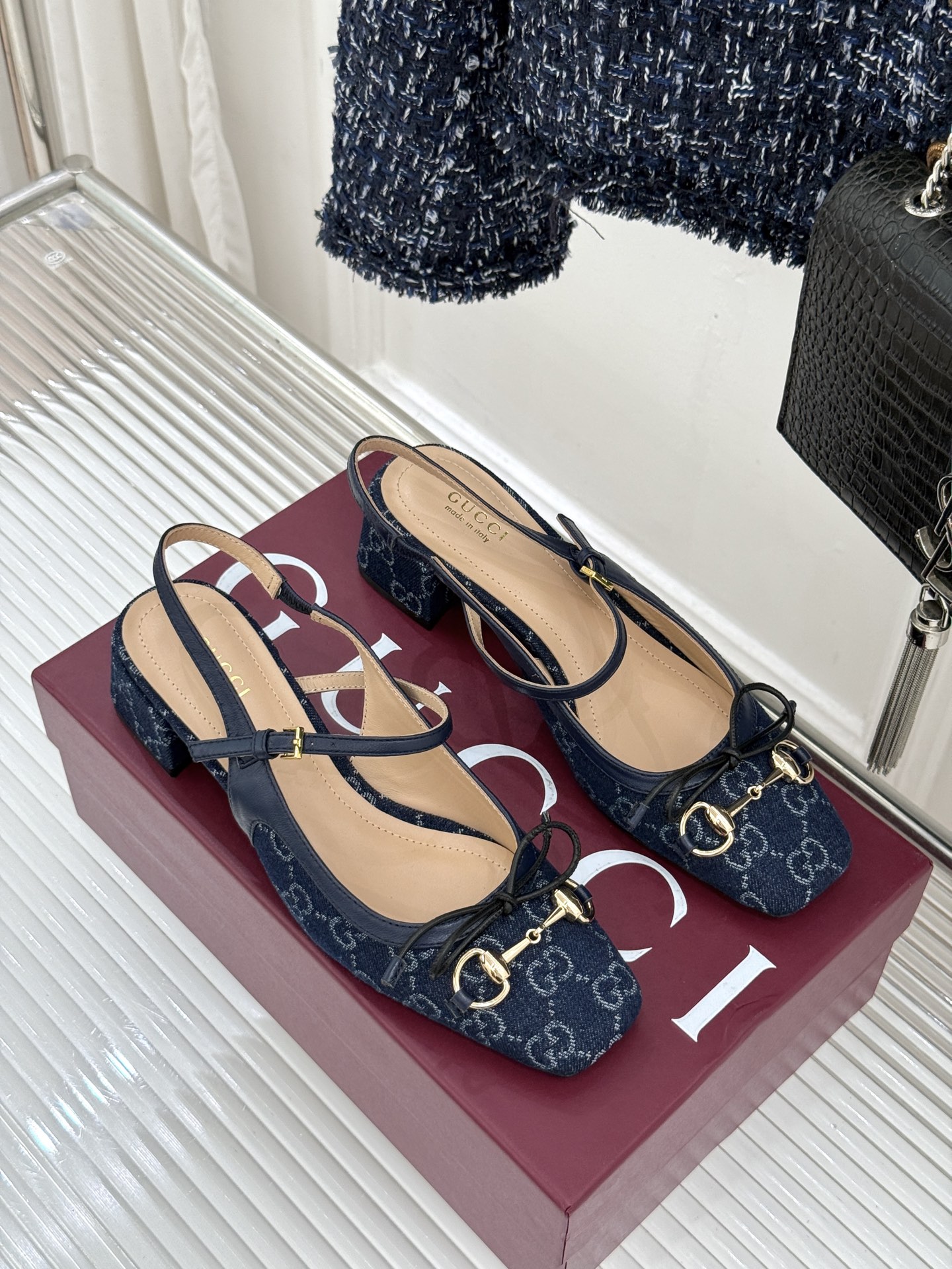 Gucci/古驰26WF新品马衔扣蝴蝶结方头芭蕾舞后空凉鞋承袭G家百年马术美学与芭蕾灵韵这款后空凉鞋以复