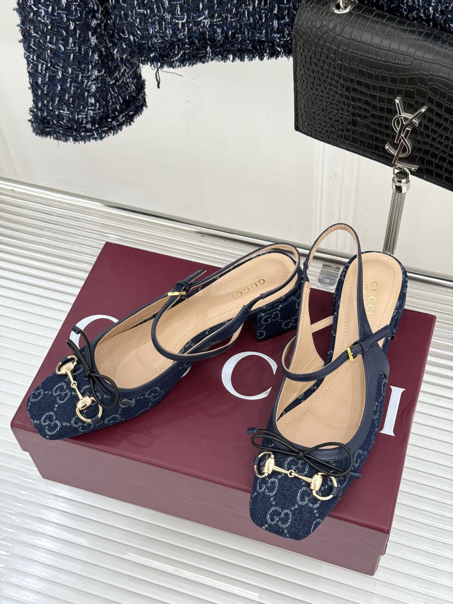 Gucci/古驰26WF新品马衔扣蝴蝶结方头芭蕾舞后空凉鞋承袭G家百年马术美学与芭蕾灵韵这款后空凉鞋以复