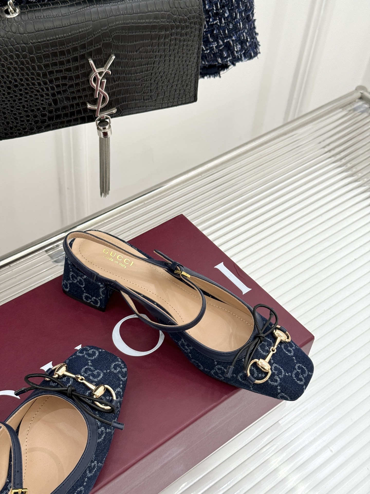 Gucci/古驰26WF新品马衔扣蝴蝶结方头芭蕾舞后空凉鞋承袭G家百年马术美学与芭蕾灵韵这款后空凉鞋以复