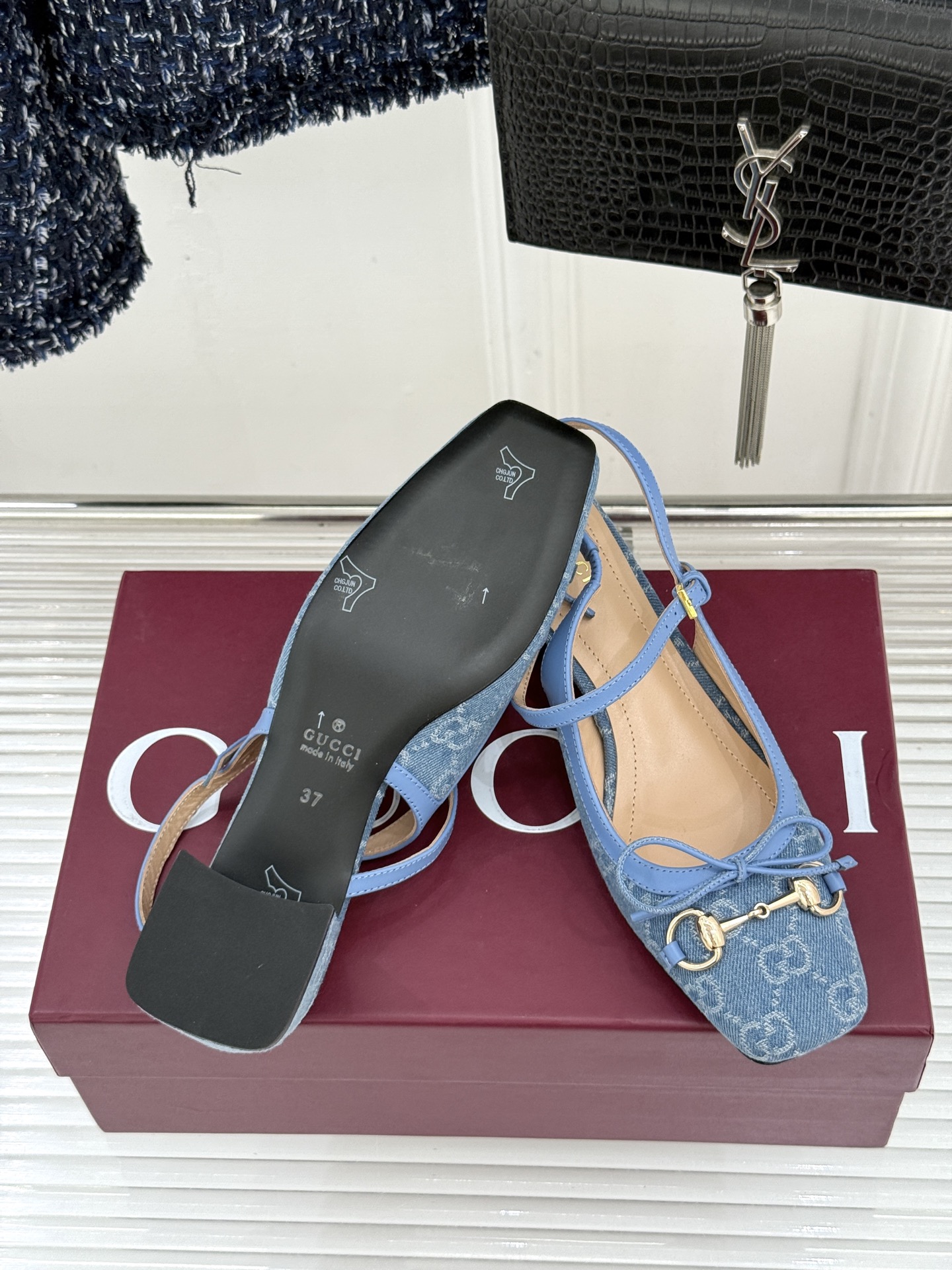 Gucci/古驰26WF新品马衔扣蝴蝶结方头芭蕾舞后空凉鞋承袭G家百年马术美学与芭蕾灵韵这款后空凉鞋以复