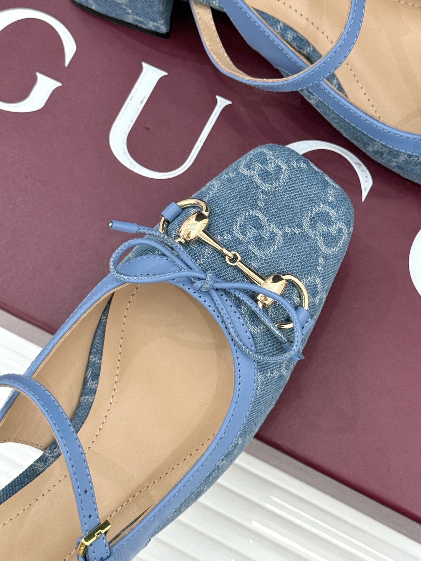 Gucci/古驰26WF新品马衔扣蝴蝶结方头芭蕾舞后空凉鞋承袭G家百年马术美学与芭蕾灵韵这款后空凉鞋以复