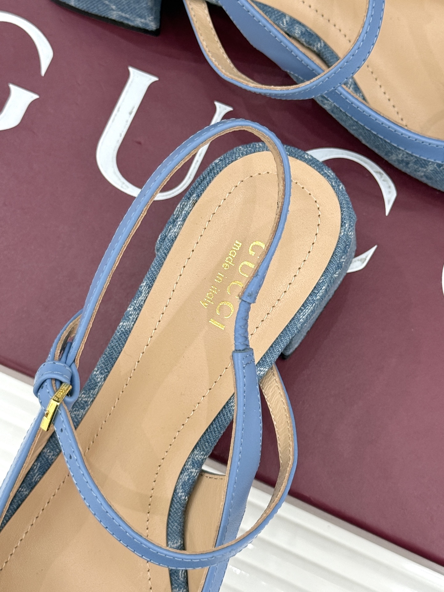 Gucci/古驰26WF新品马衔扣蝴蝶结方头芭蕾舞后空凉鞋承袭G家百年马术美学与芭蕾灵韵这款后空凉鞋以复