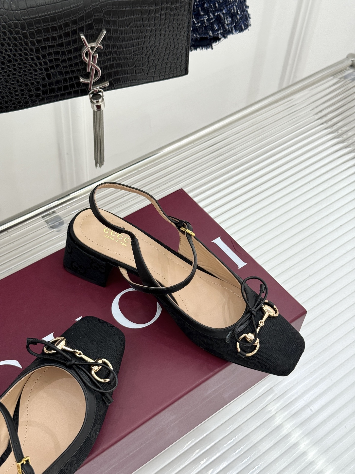 Gucci/古驰26WF新品马衔扣蝴蝶结方头芭蕾舞后空凉鞋承袭G家百年马术美学与芭蕾灵韵这款后空凉鞋以复