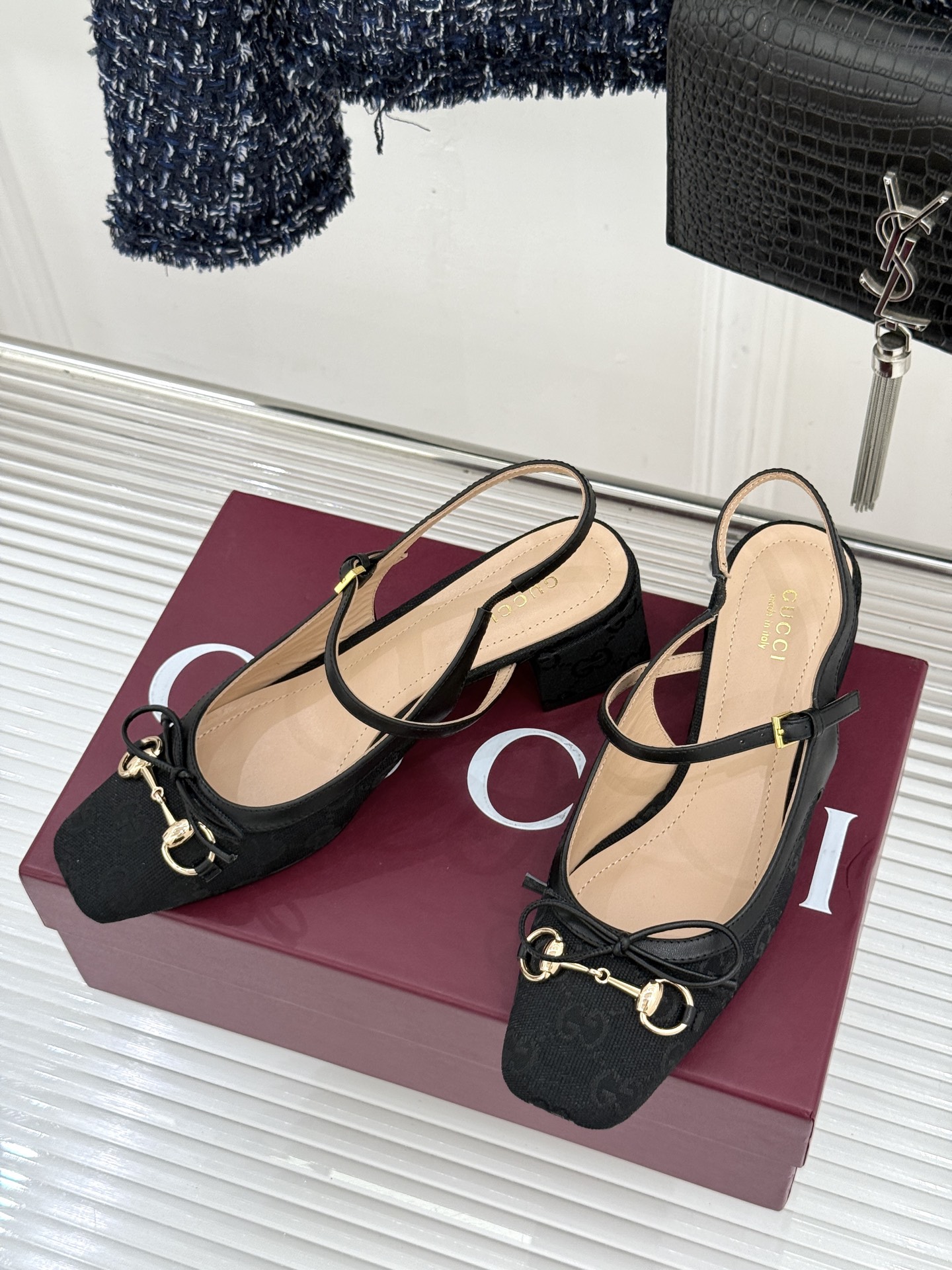 Gucci/古驰26WF新品马衔扣蝴蝶结方头芭蕾舞后空凉鞋承袭G家百年马术美学与芭蕾灵韵这款后空凉鞋以复