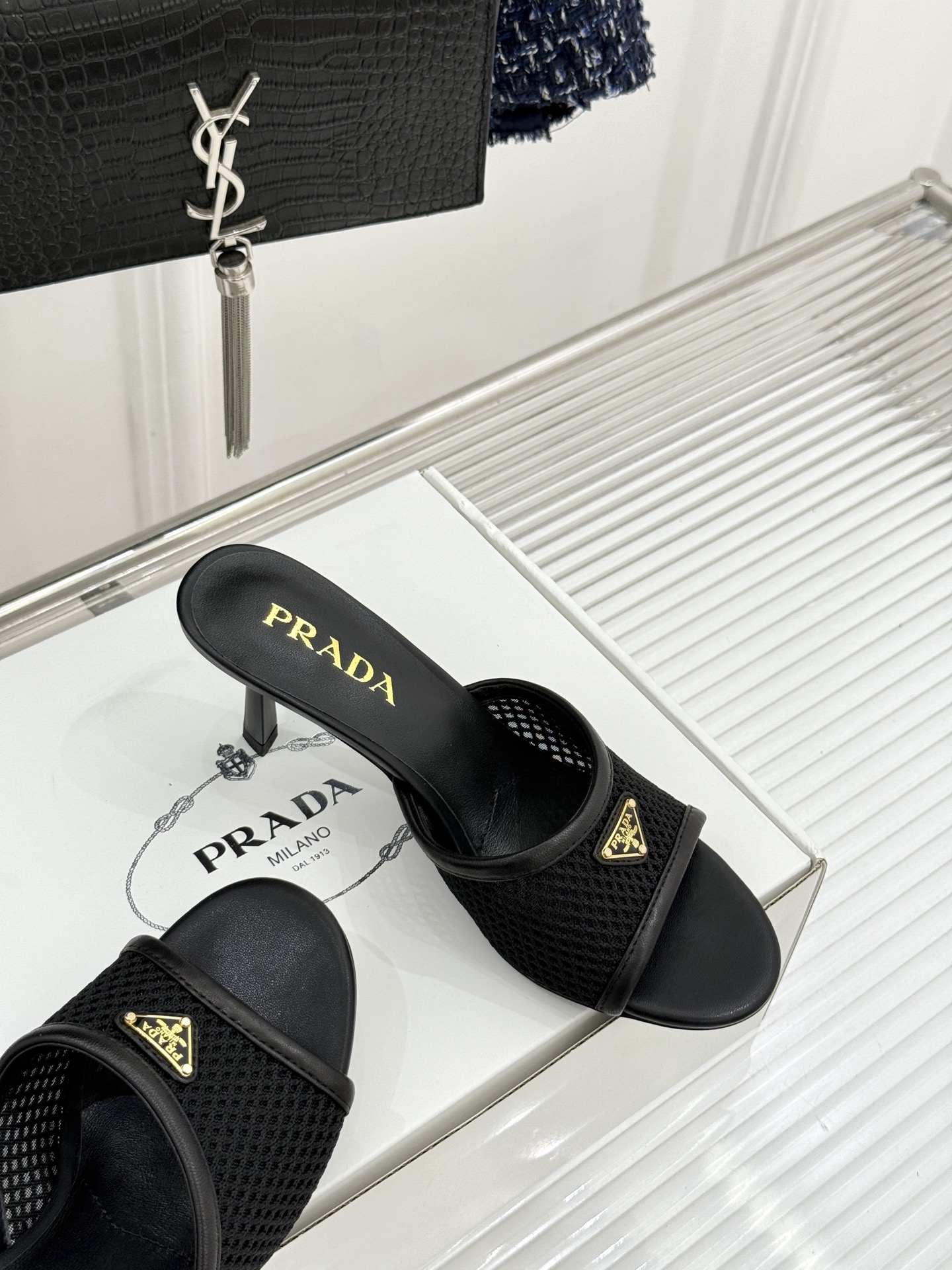 （原版飞机盒＋10）Prada/普拉达26WF春夏新品三角标网面高跟拖鞋以轻盈网面重塑高跟拖鞋的现代轮廓