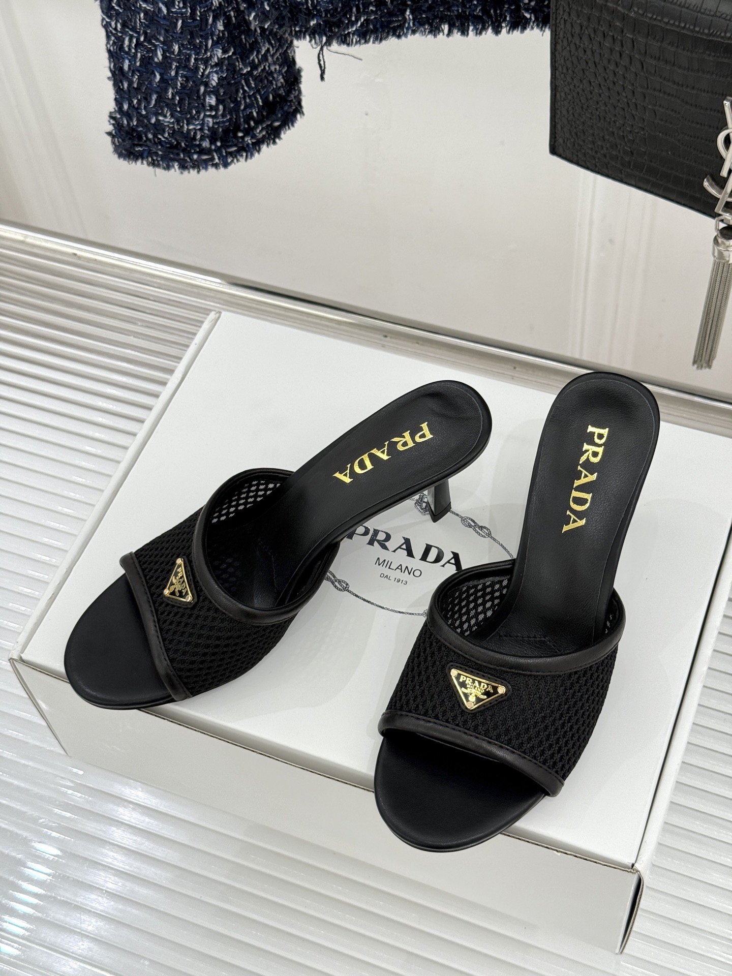 （原版飞机盒＋10）Prada/普拉达26WF春夏新品三角标网面高跟拖鞋以轻盈网面重塑高跟拖鞋的现代轮廓