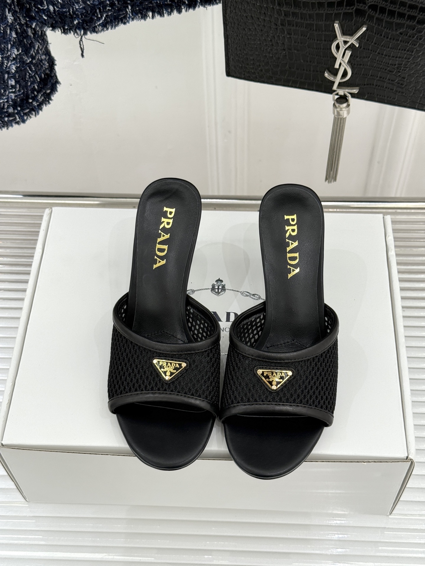 （原版飞机盒＋10）Prada/普拉达26WF春夏新品三角标网面高跟拖鞋以轻盈网面重塑高跟拖鞋的现代轮廓