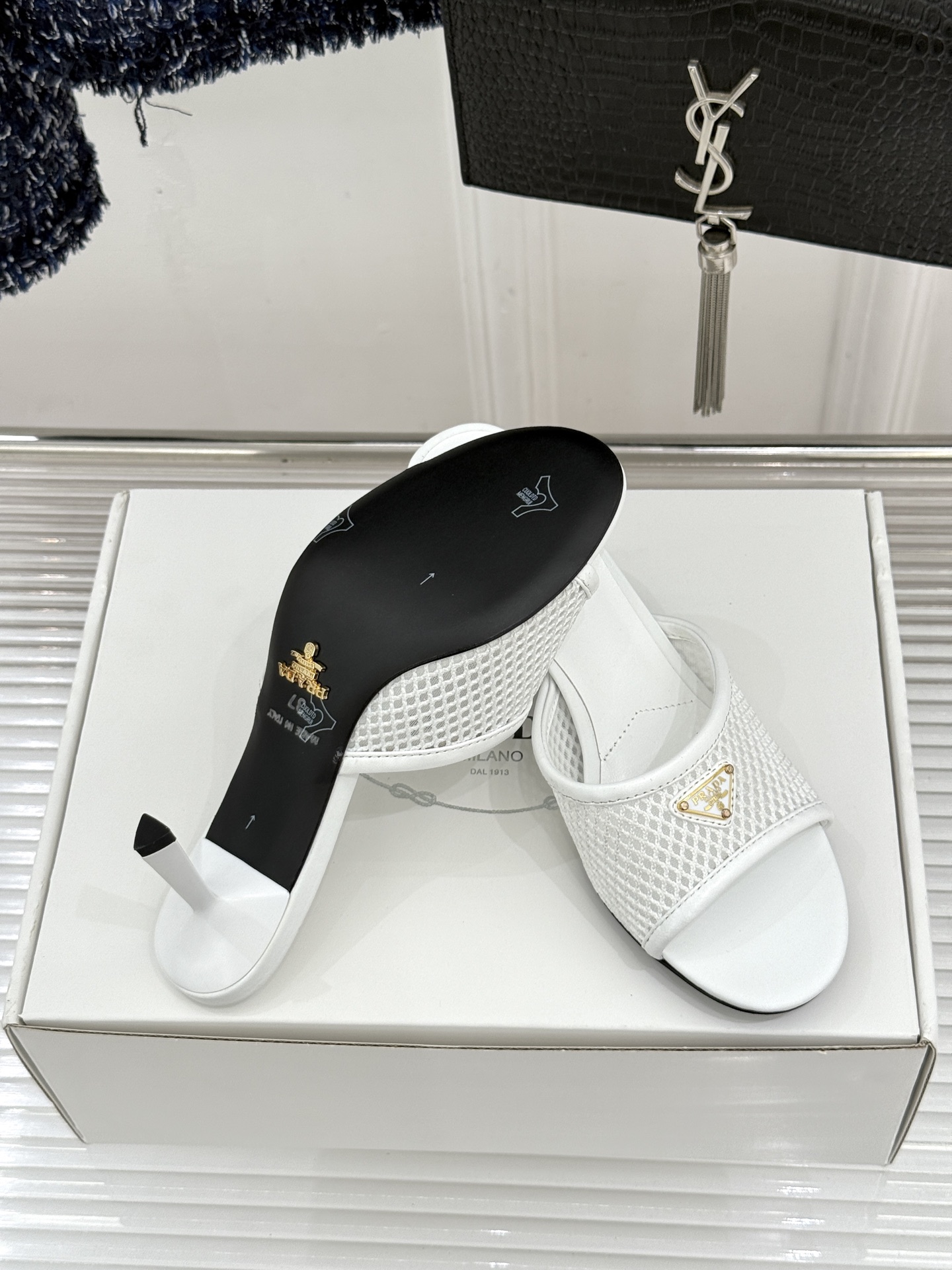 （原版飞机盒＋10）Prada/普拉达26WF春夏新品三角标网面高跟拖鞋以轻盈网面重塑高跟拖鞋的现代轮廓