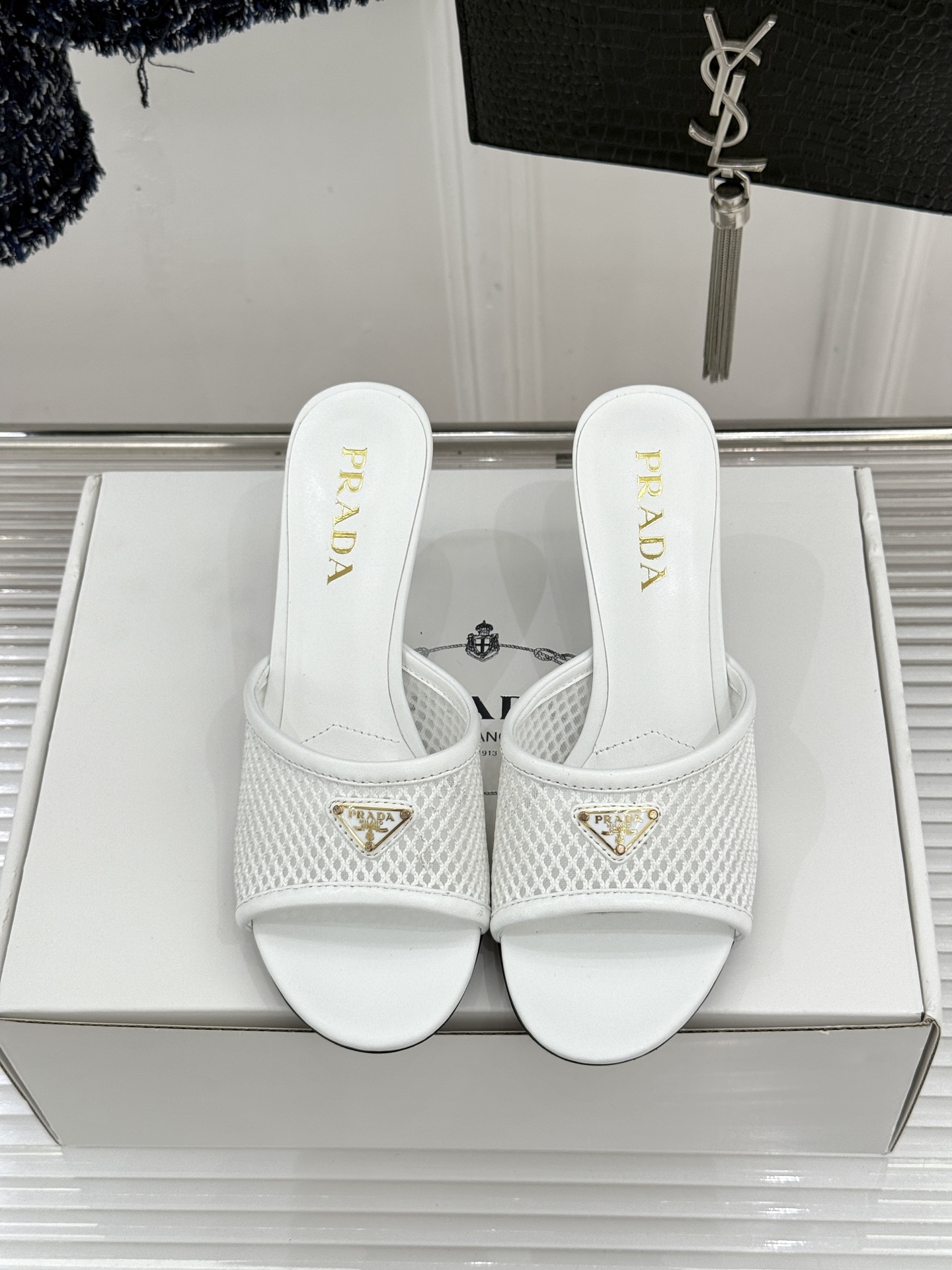 （原版飞机盒＋10）Prada/普拉达26WF春夏新品三角标网面高跟拖鞋以轻盈网面重塑高跟拖鞋的现代轮廓