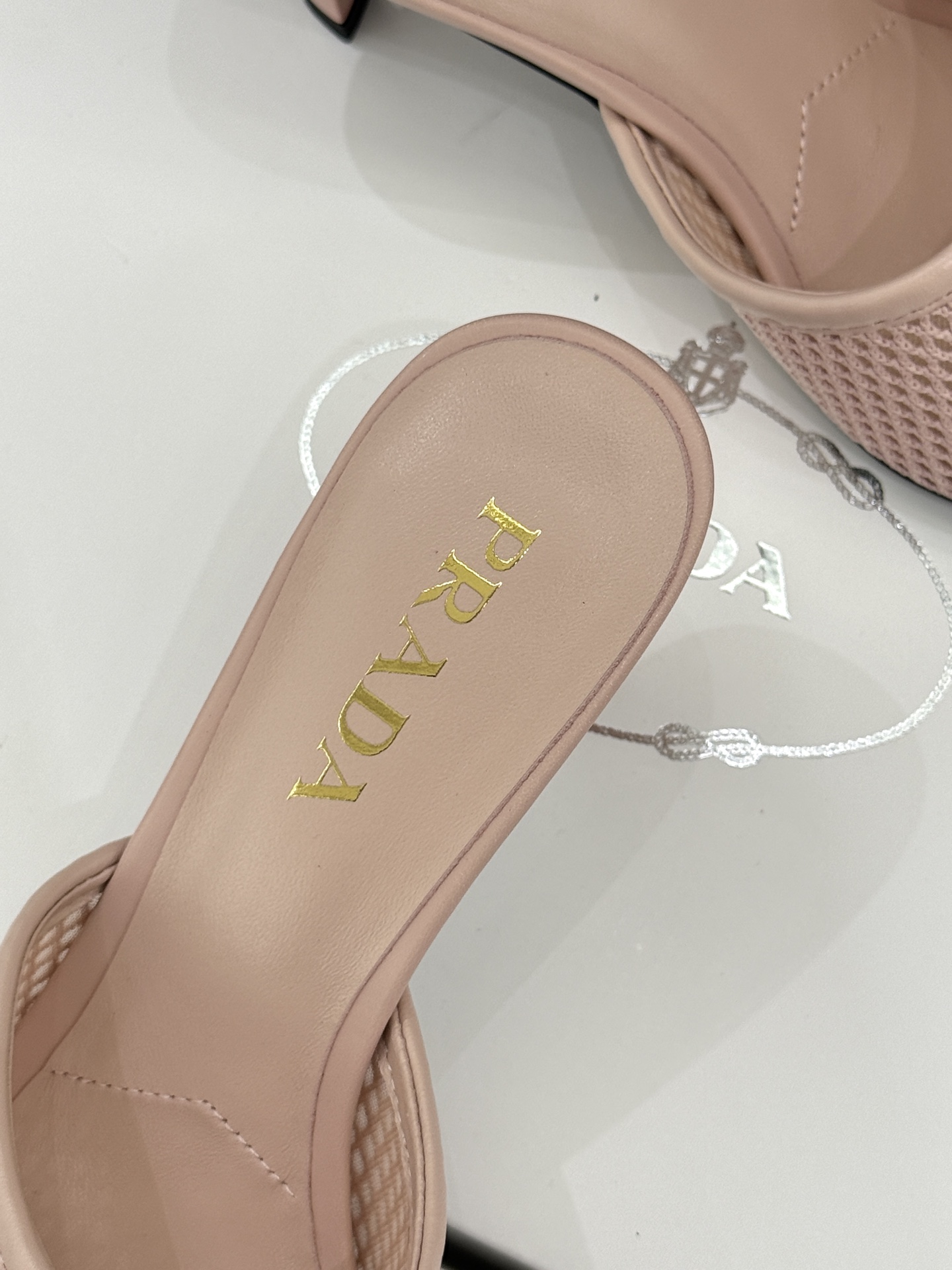 （原版飞机盒＋10）Prada/普拉达26WF春夏新品三角标网面高跟拖鞋以轻盈网面重塑高跟拖鞋的现代轮廓