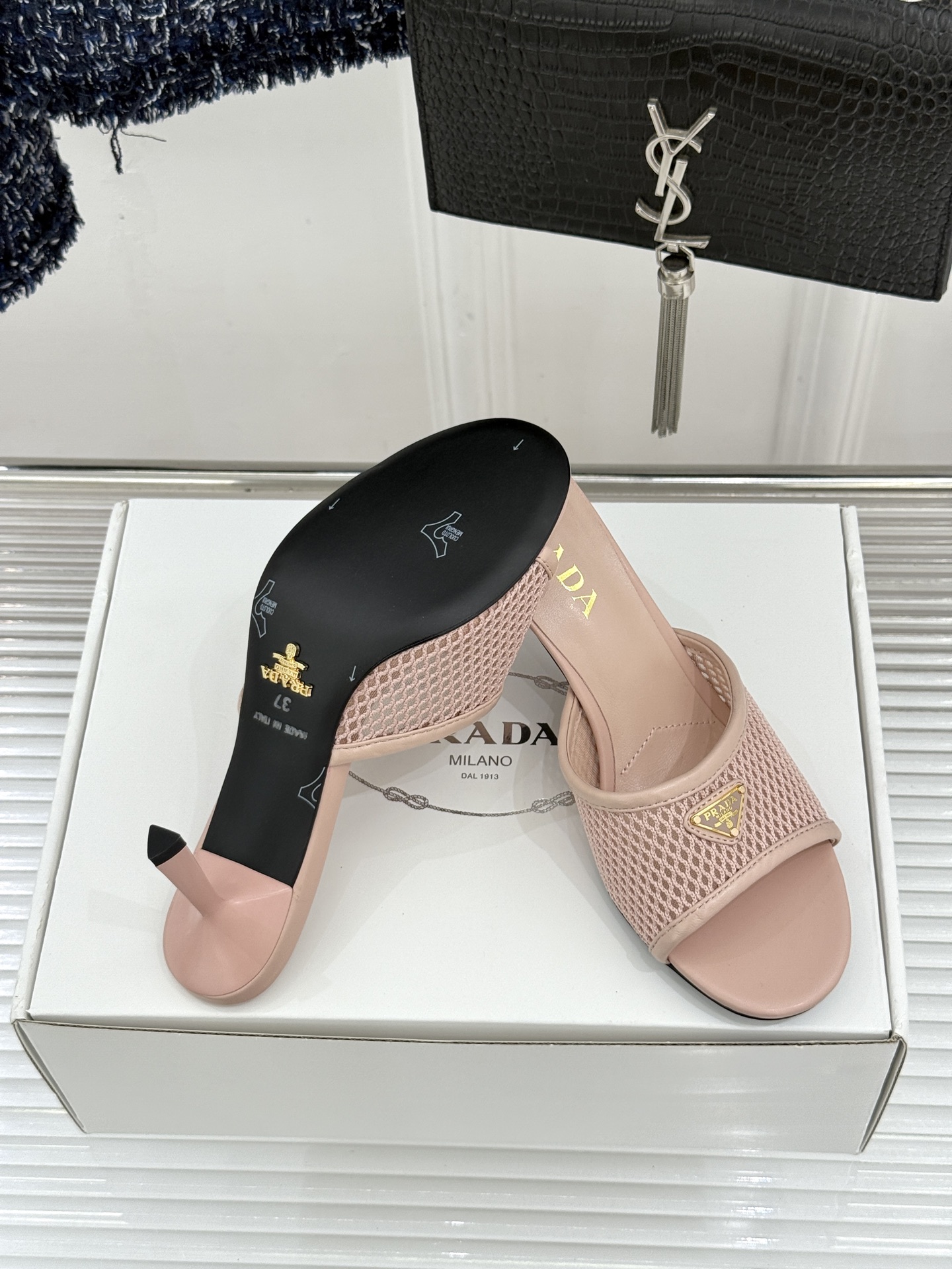 （原版飞机盒＋10）Prada/普拉达26WF春夏新品三角标网面高跟拖鞋以轻盈网面重塑高跟拖鞋的现代轮廓