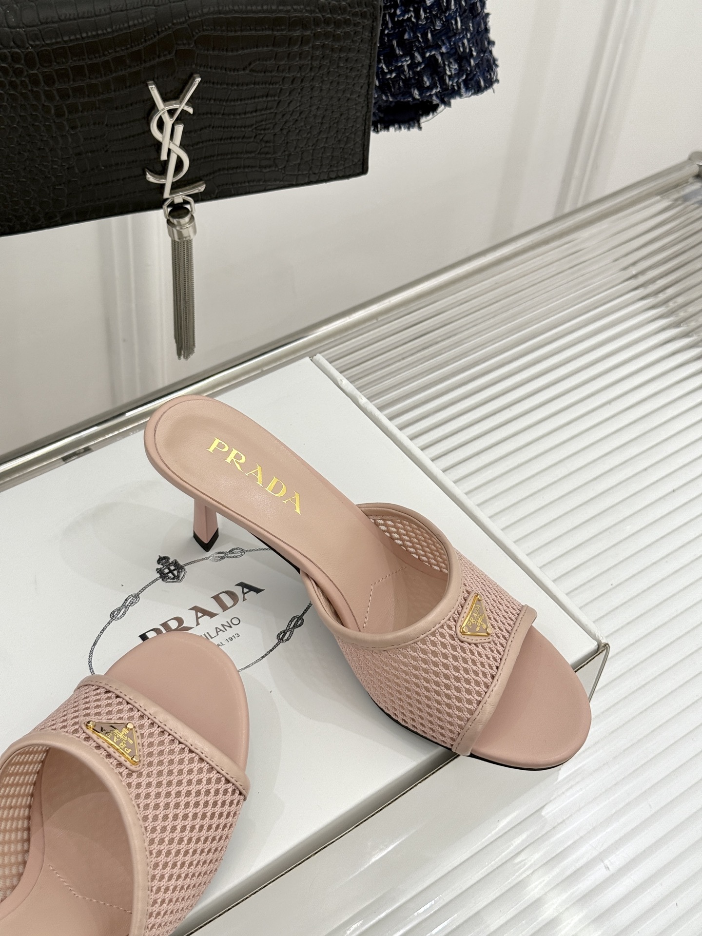 （原版飞机盒＋10）Prada/普拉达26WF春夏新品三角标网面高跟拖鞋以轻盈网面重塑高跟拖鞋的现代轮廓