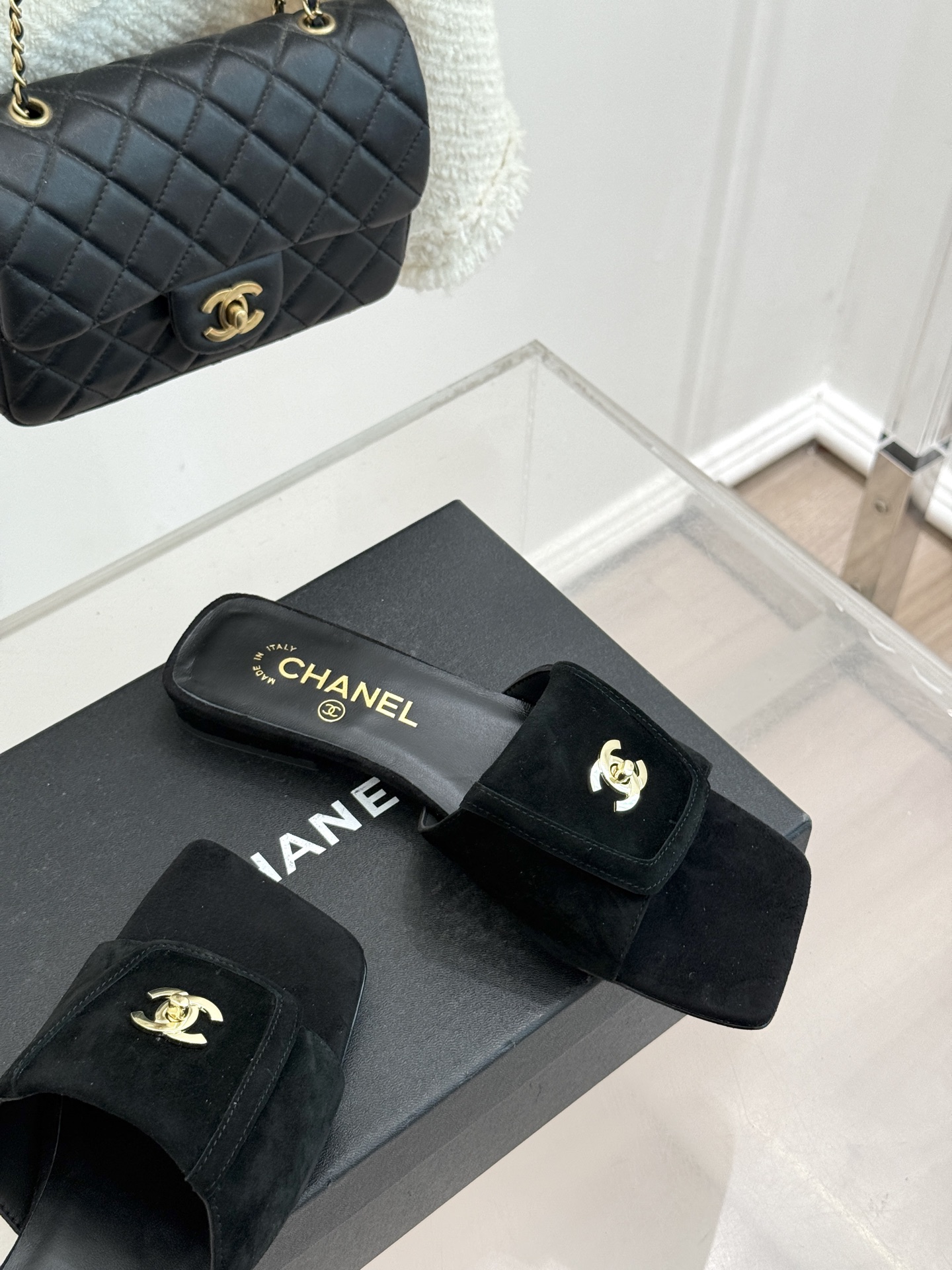 CHANE*｜小香26S新品双C书包扣大方头拖鞋以复古方头重塑夏日步调将经典符号化作足下锋芒。利落大方头