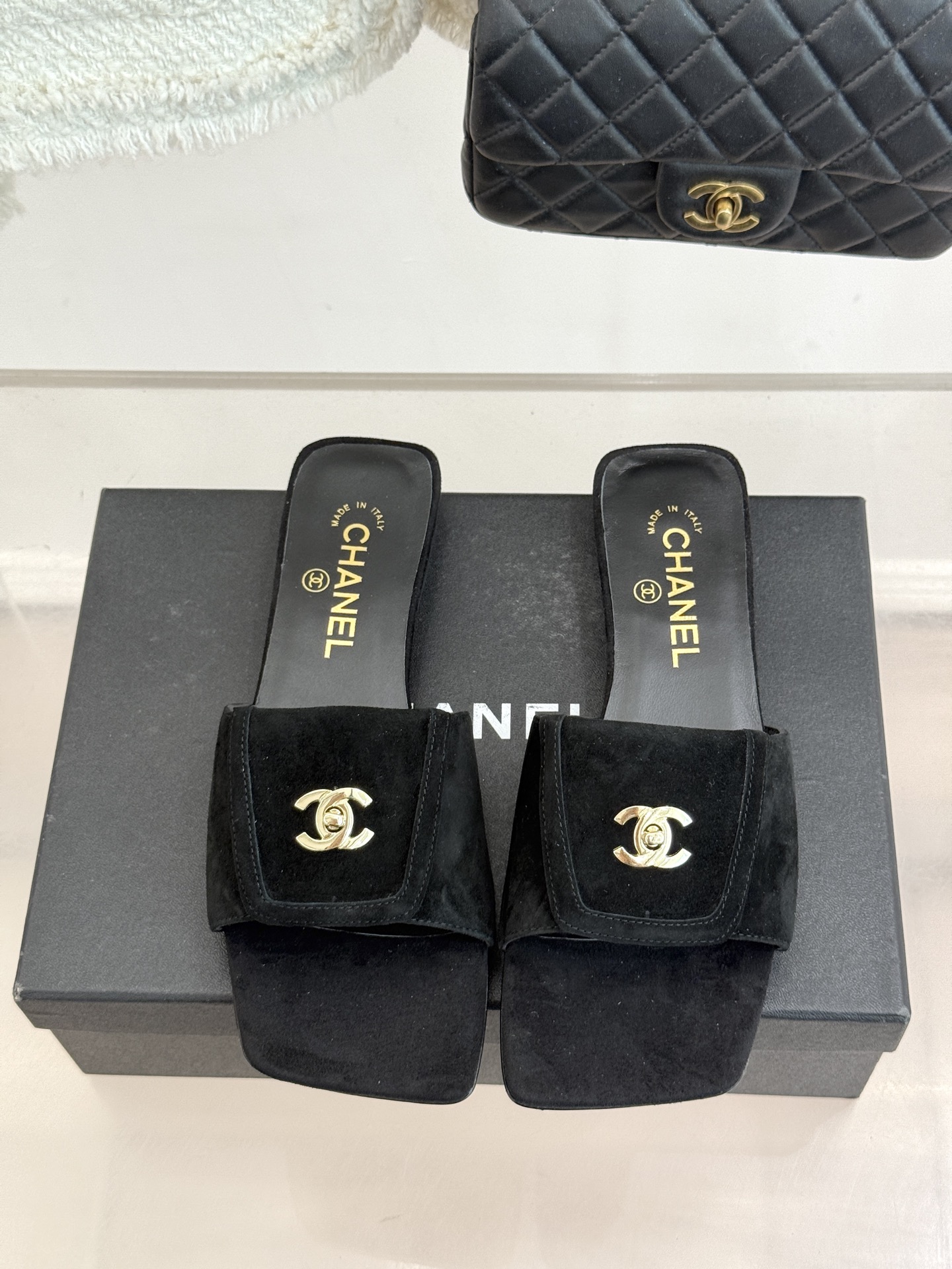 CHANE*｜小香26S新品双C书包扣大方头拖鞋以复古方头重塑夏日步调将经典符号化作足下锋芒。利落大方头